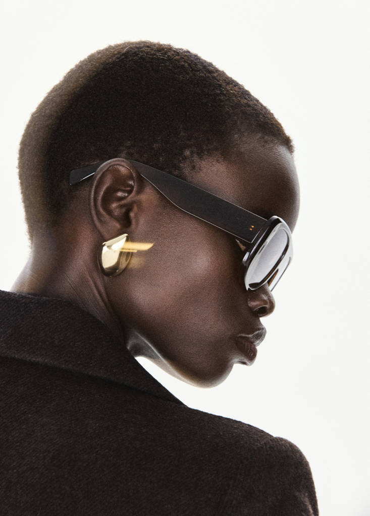 Relief earrings by Mango