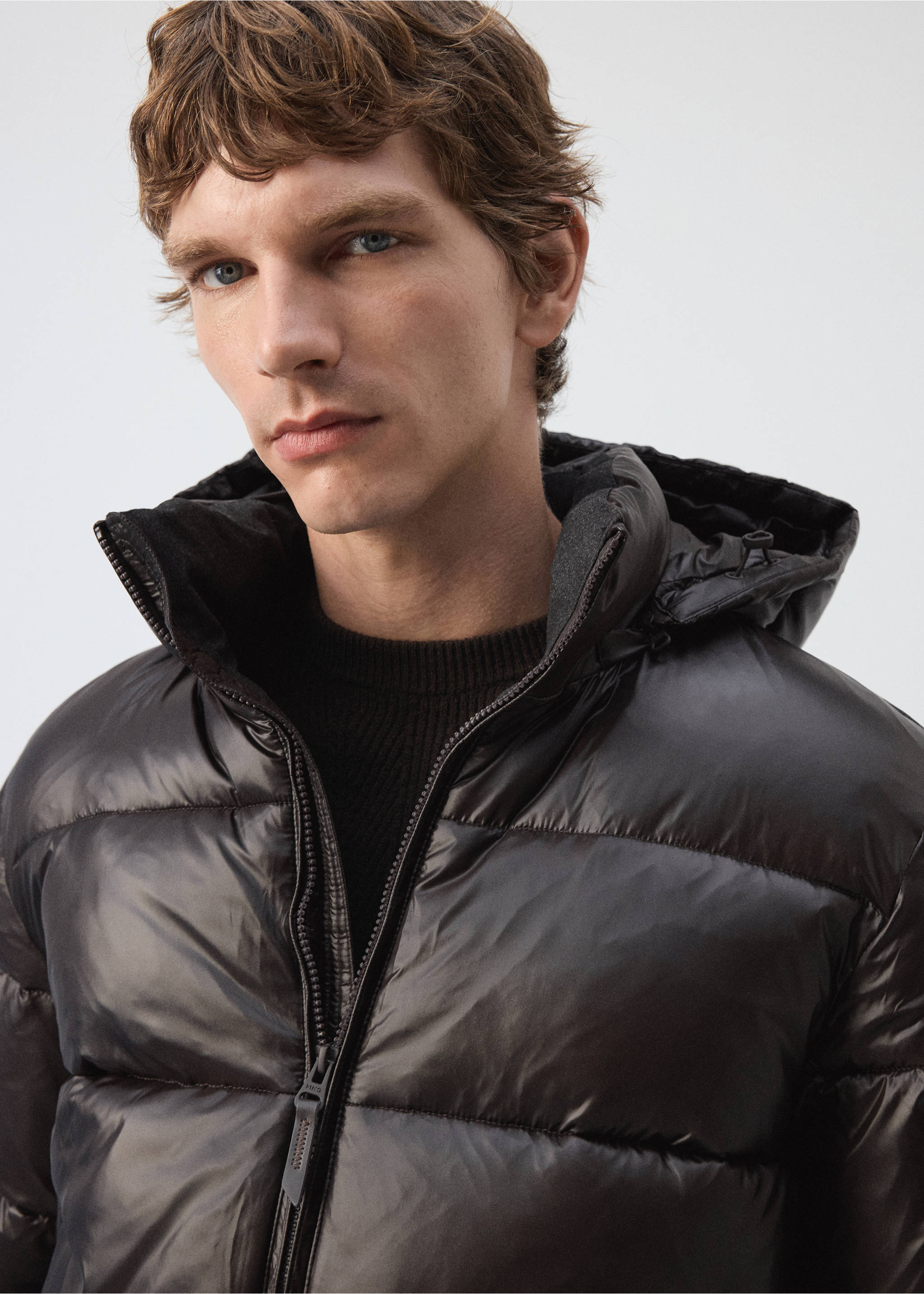 Close-up of a black quilted anorak with a hood., Coffee. Ref: 37017892-00.