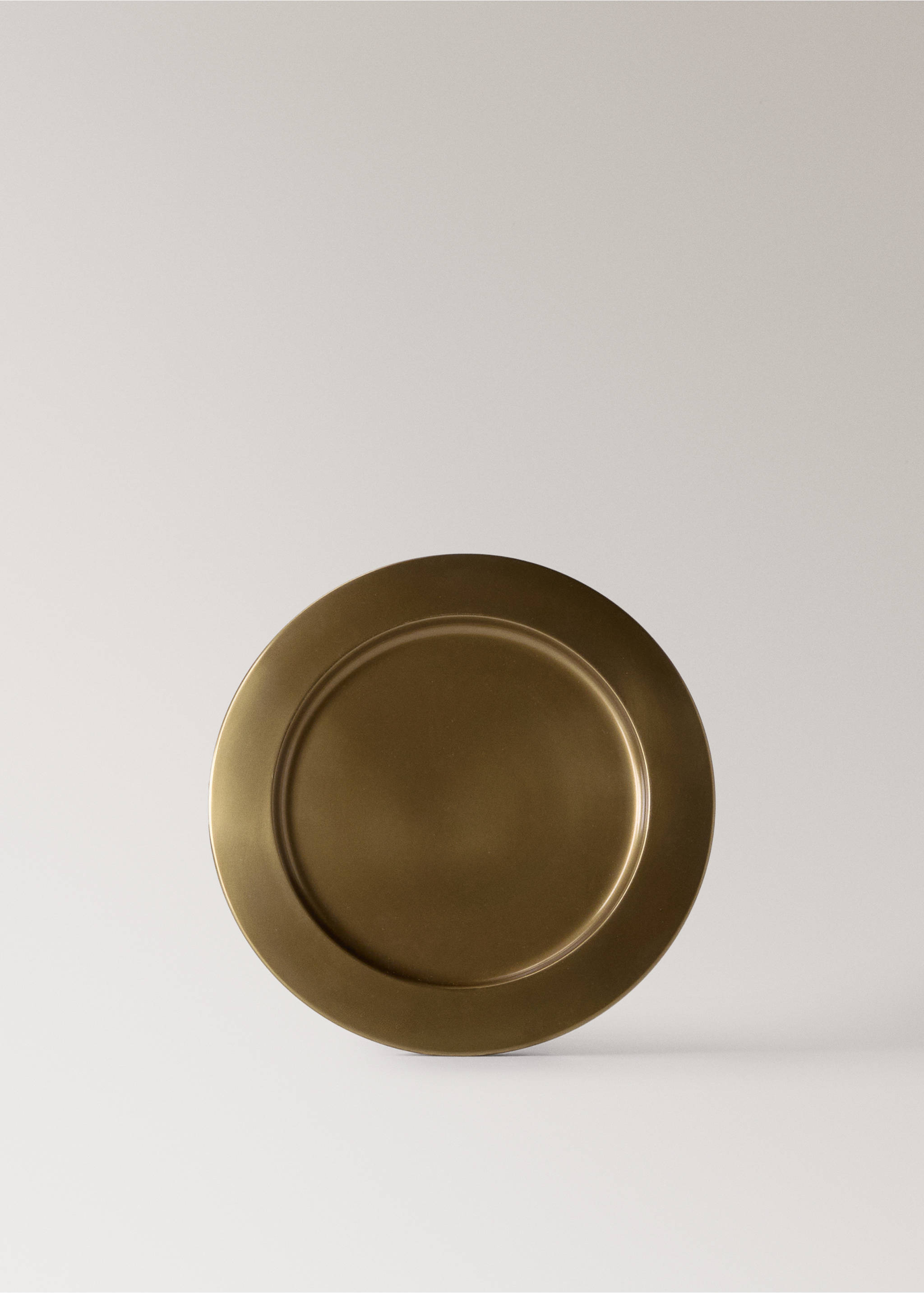 Round metallic bronze plate with a wide rim against a light grey background., Gold. Ref: 37017894-00.