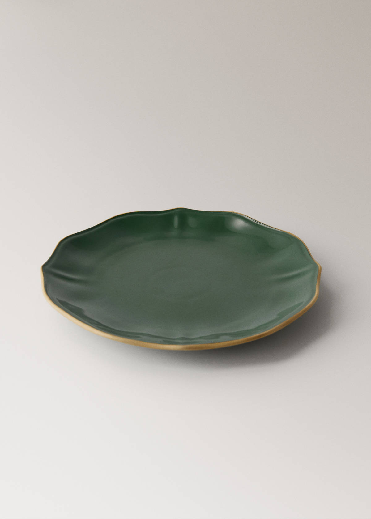 Stoneware dessert plate with decorative decorative edge — Green