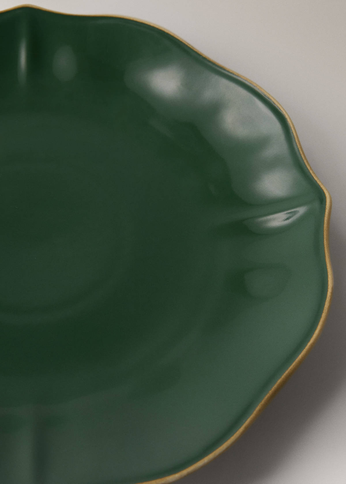 Stoneware dessert plate with decorative decorative edge — Green