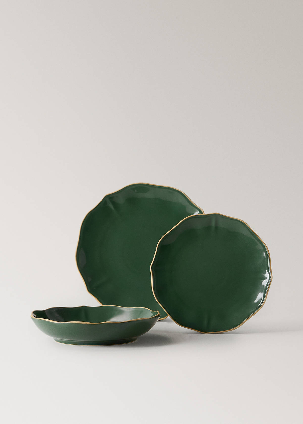 Stoneware dessert plate with decorative decorative edge — Green