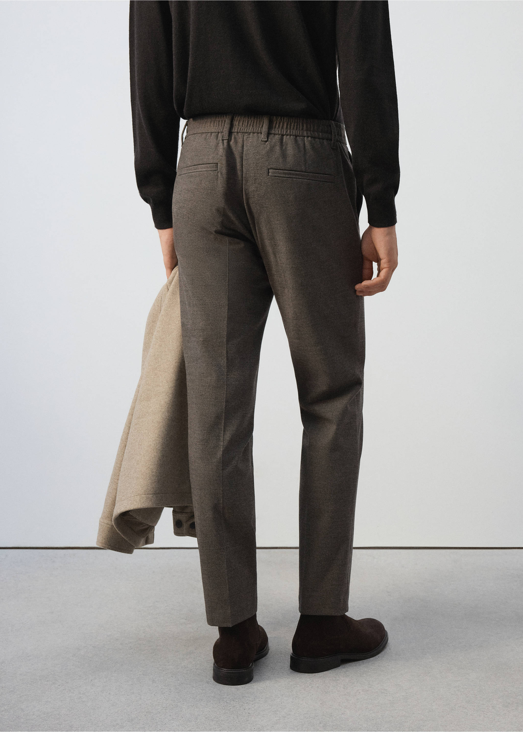 Dark brown trousers, back view, Tobacco Brown. Ref: 37017901-00.
