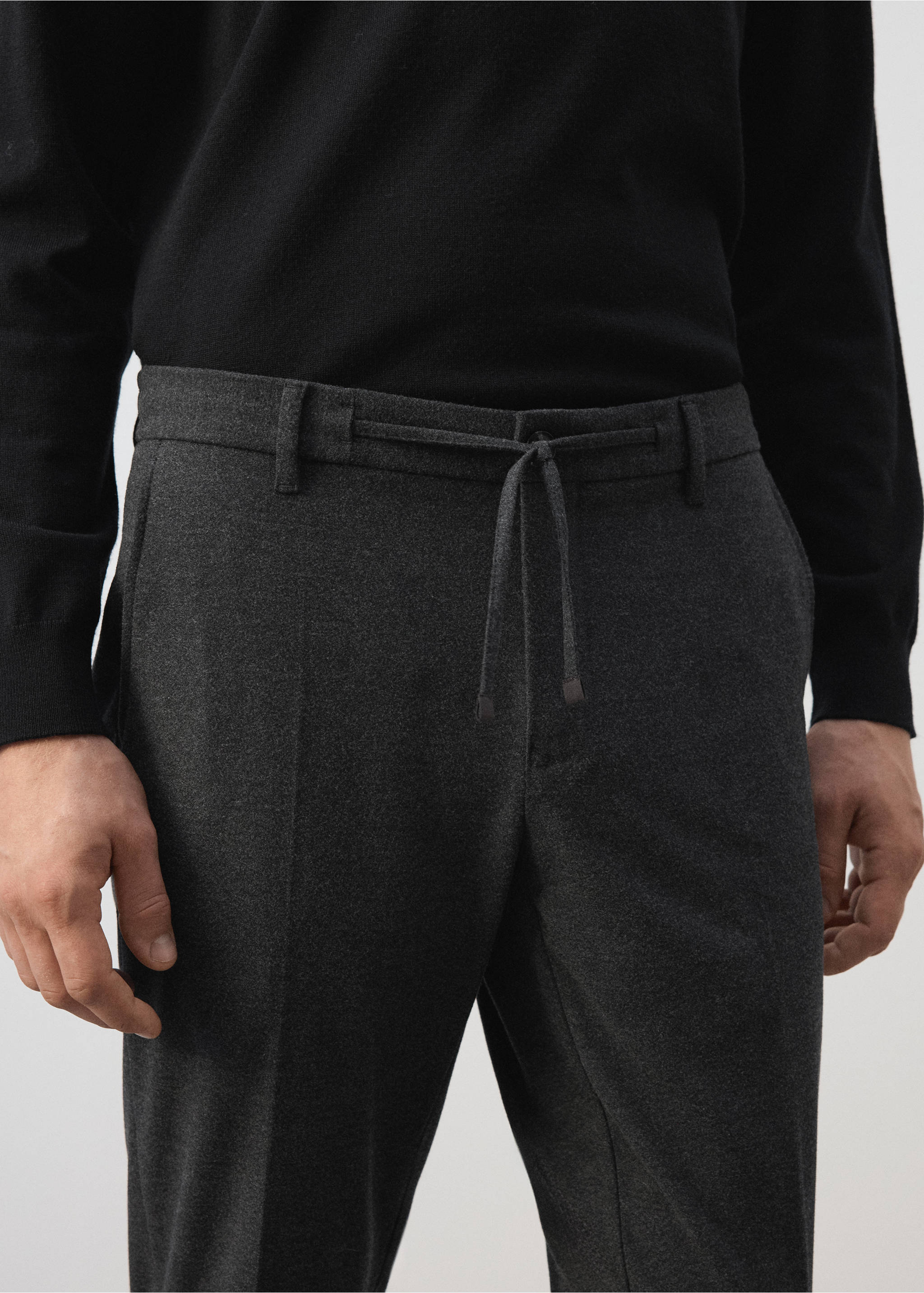 Bukse slim fit med elastisk midje - Artikkeldetalj 1, Mørk gråmelert. Ref: 37017903-00.