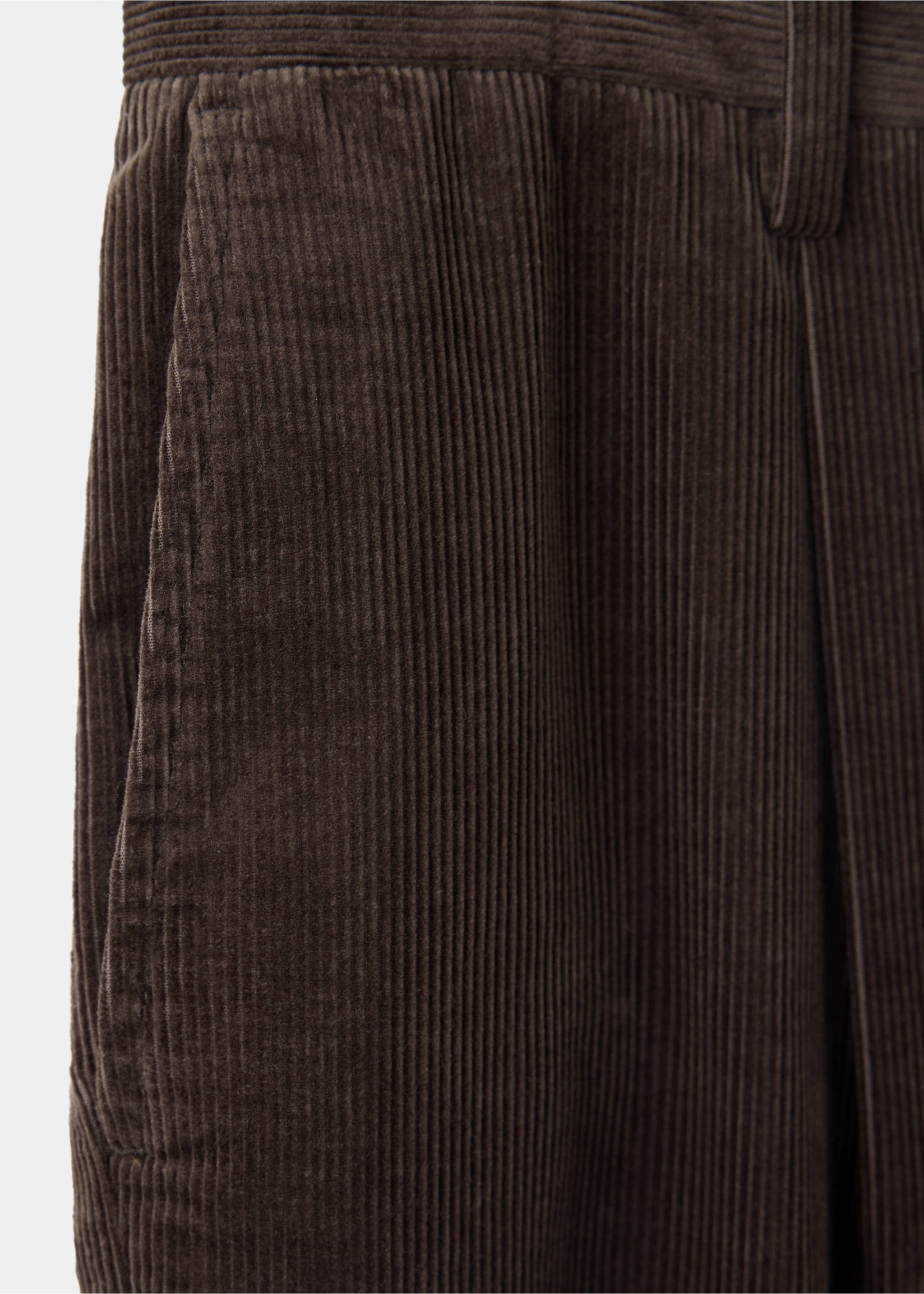 Pantalon regular-fit pinces - Détail de l'article 0, Chocolat. Ref: 37017904-00.
