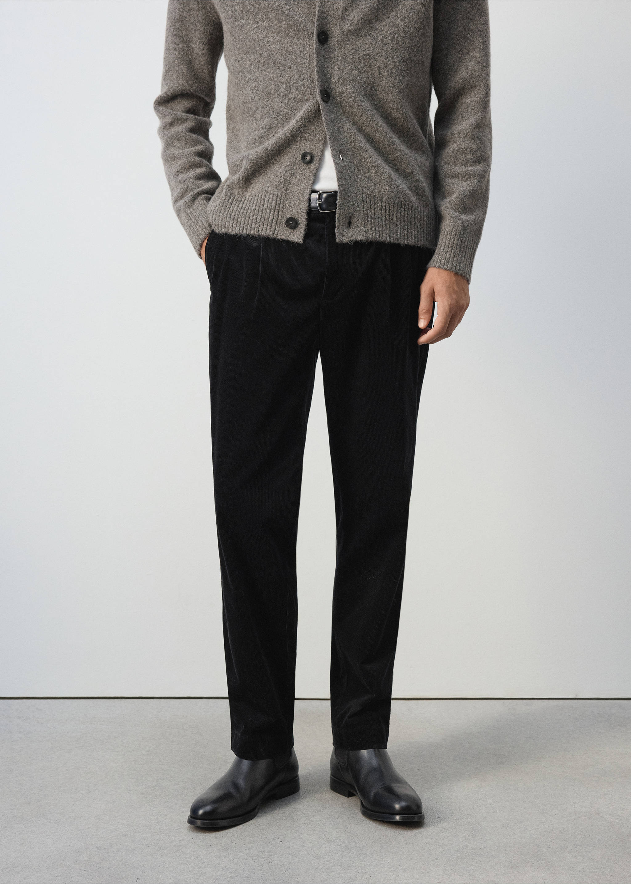 Pantalon regular-fit pinces - Plan moyen, Noir. Ref: 37017904-00.