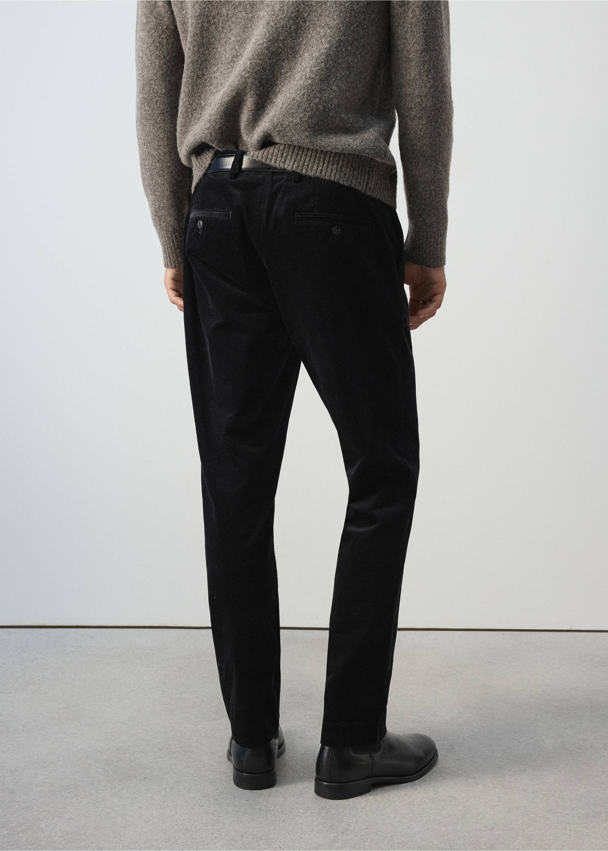 Pantalon regular-fit pinces - Verso de l’article, Noir. Ref: 37017904-00.