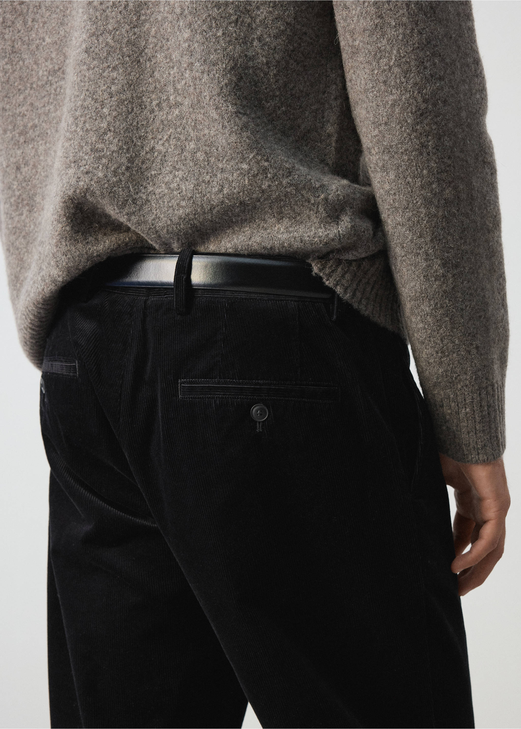 Pantalon regular-fit pinces - Détail de l'article 4, Noir. Ref: 37017904-00.