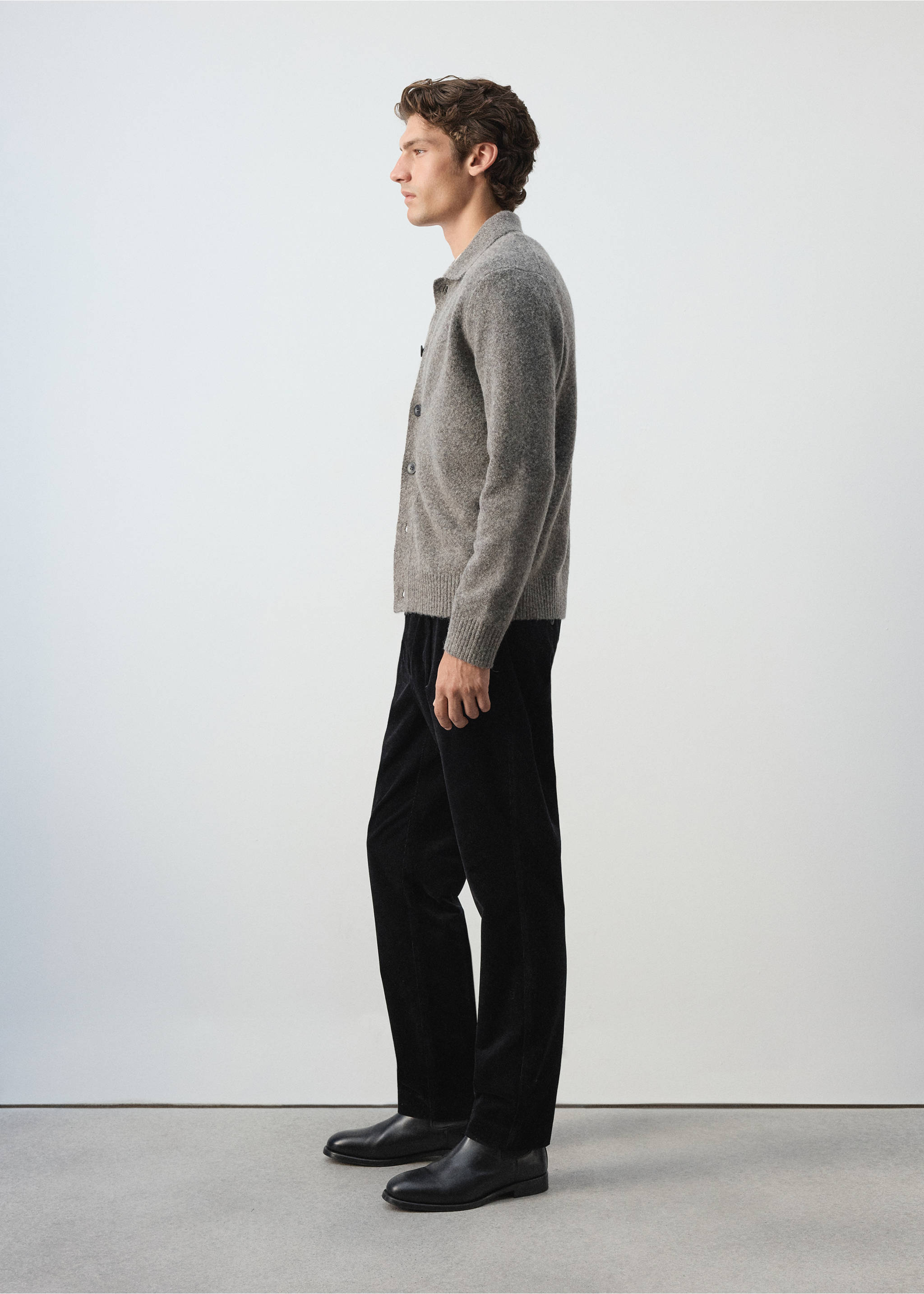 Pantalon regular-fit pinces - Détail de l'article 2, Noir. Ref: 37017904-00.
