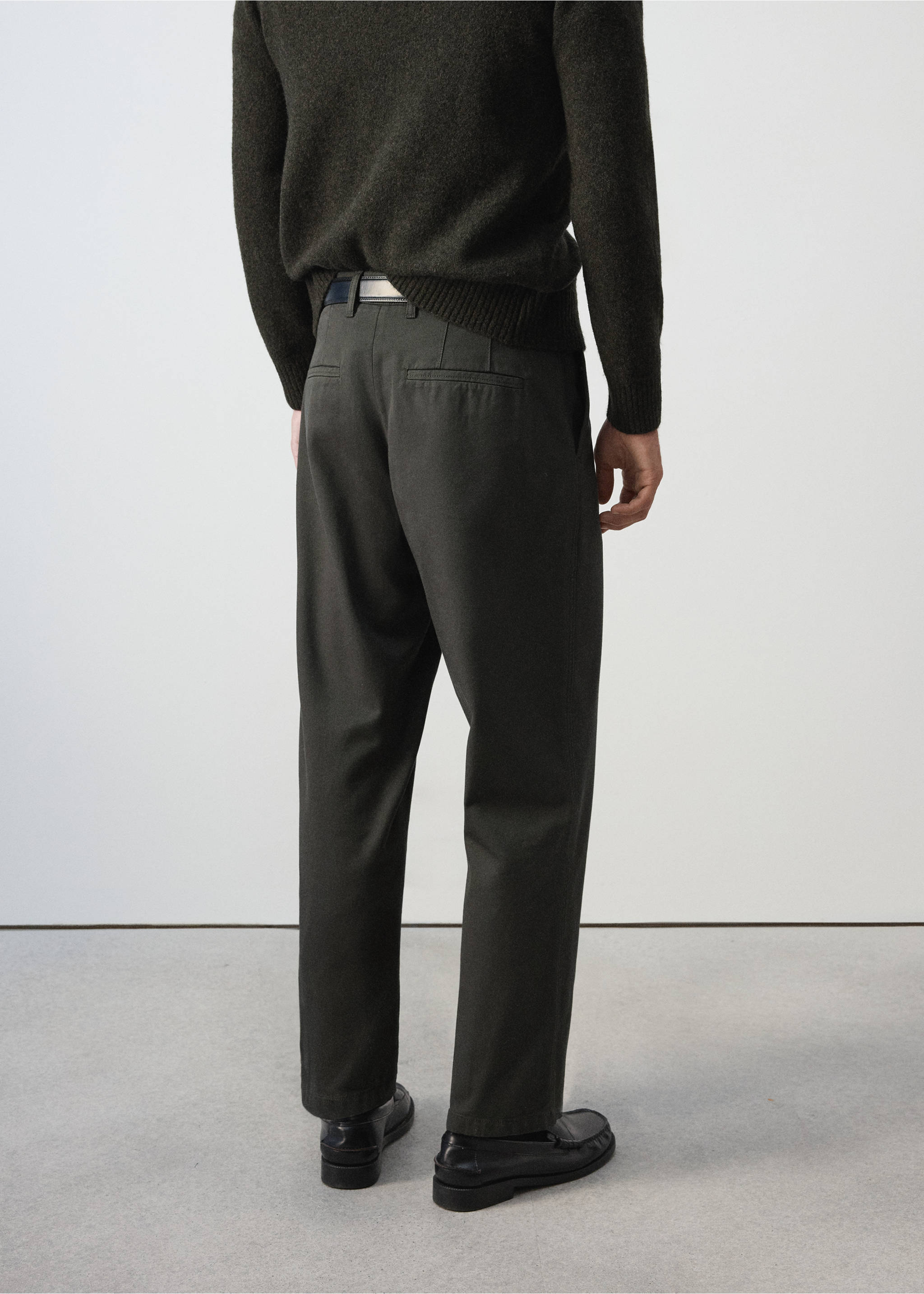 Dark green trousers shown from the back with a straight-leg fit., Coffee. Ref: 37017905-00.