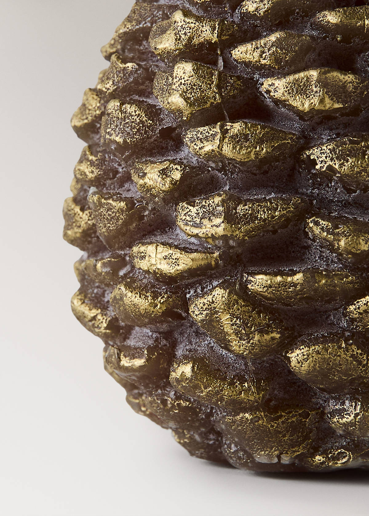 Pineapple candle 200 g — Brown
