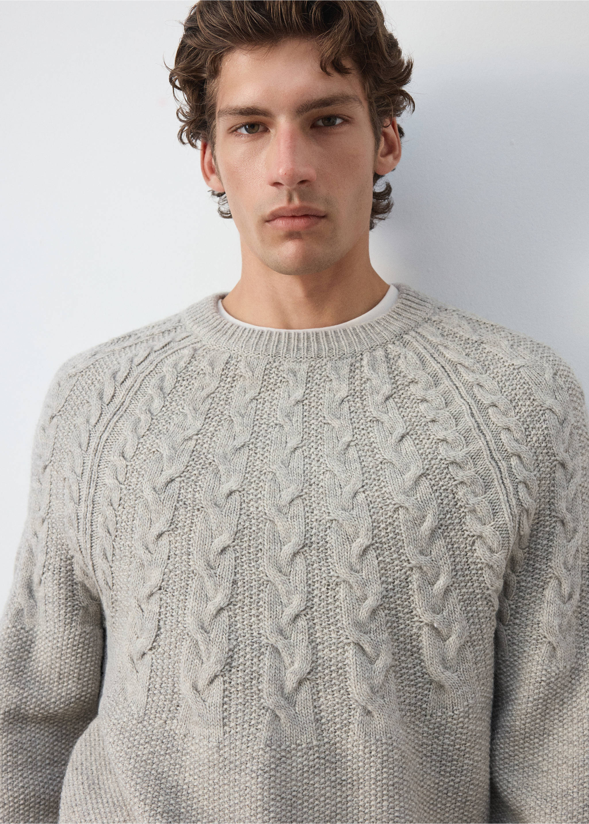 Grey cable-knit jumper with a ribbed crew neck., Light/Pastel Grey. Ref: 37017911-00.