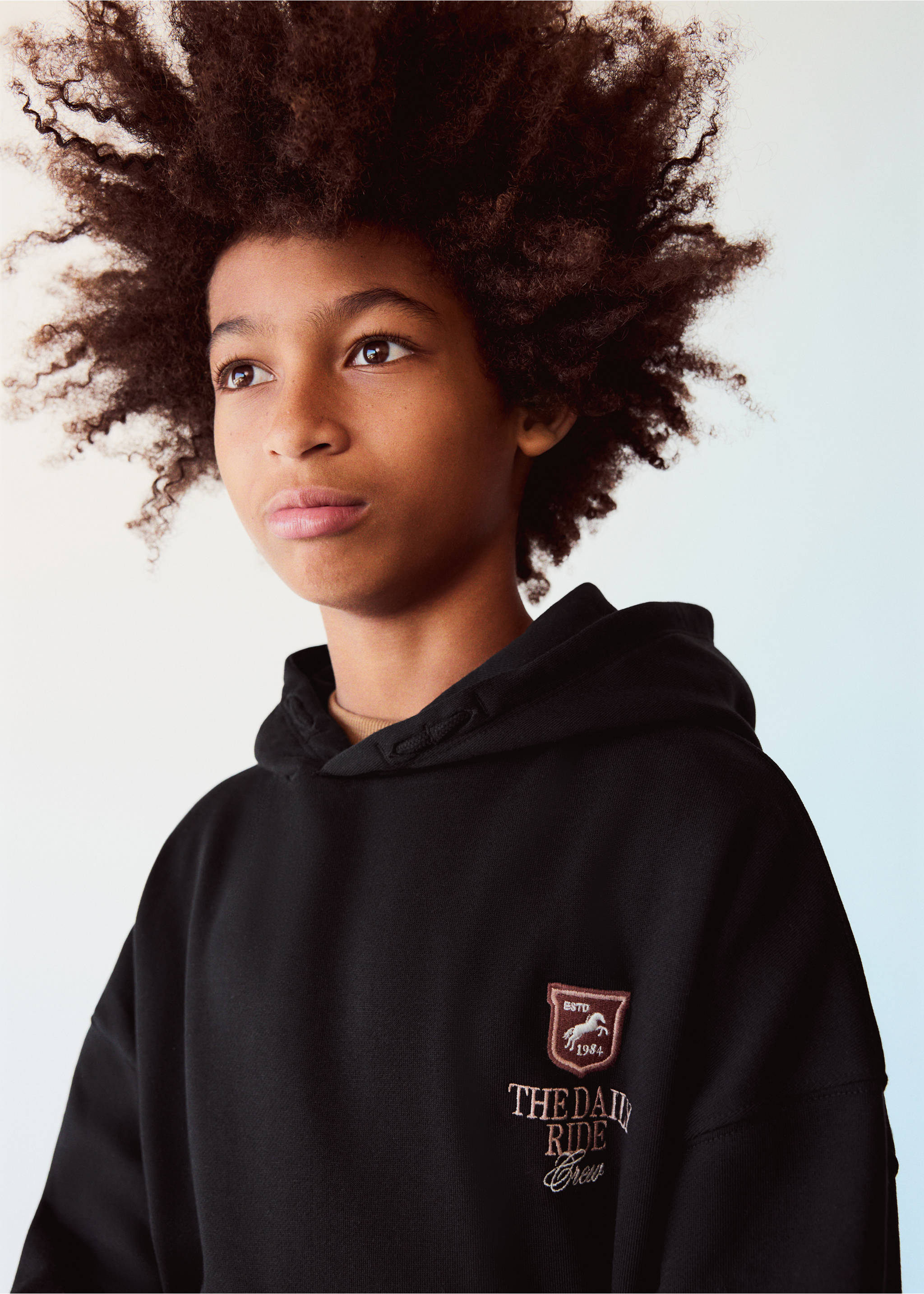 Embroidered text hoodie - Details of the article 1, Black. Ref: 37017916-00.