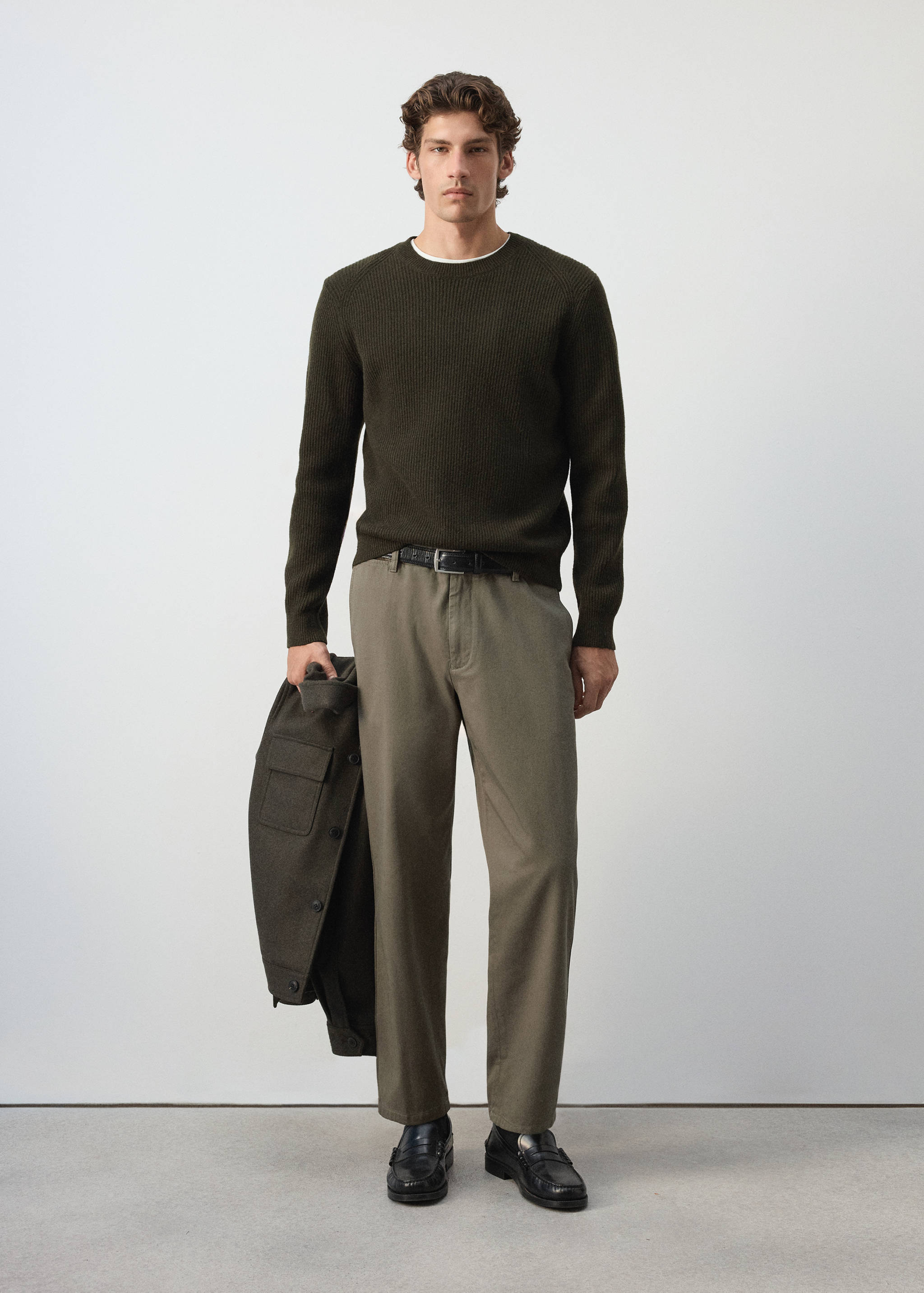 Knitted ribbed sweater - General plane