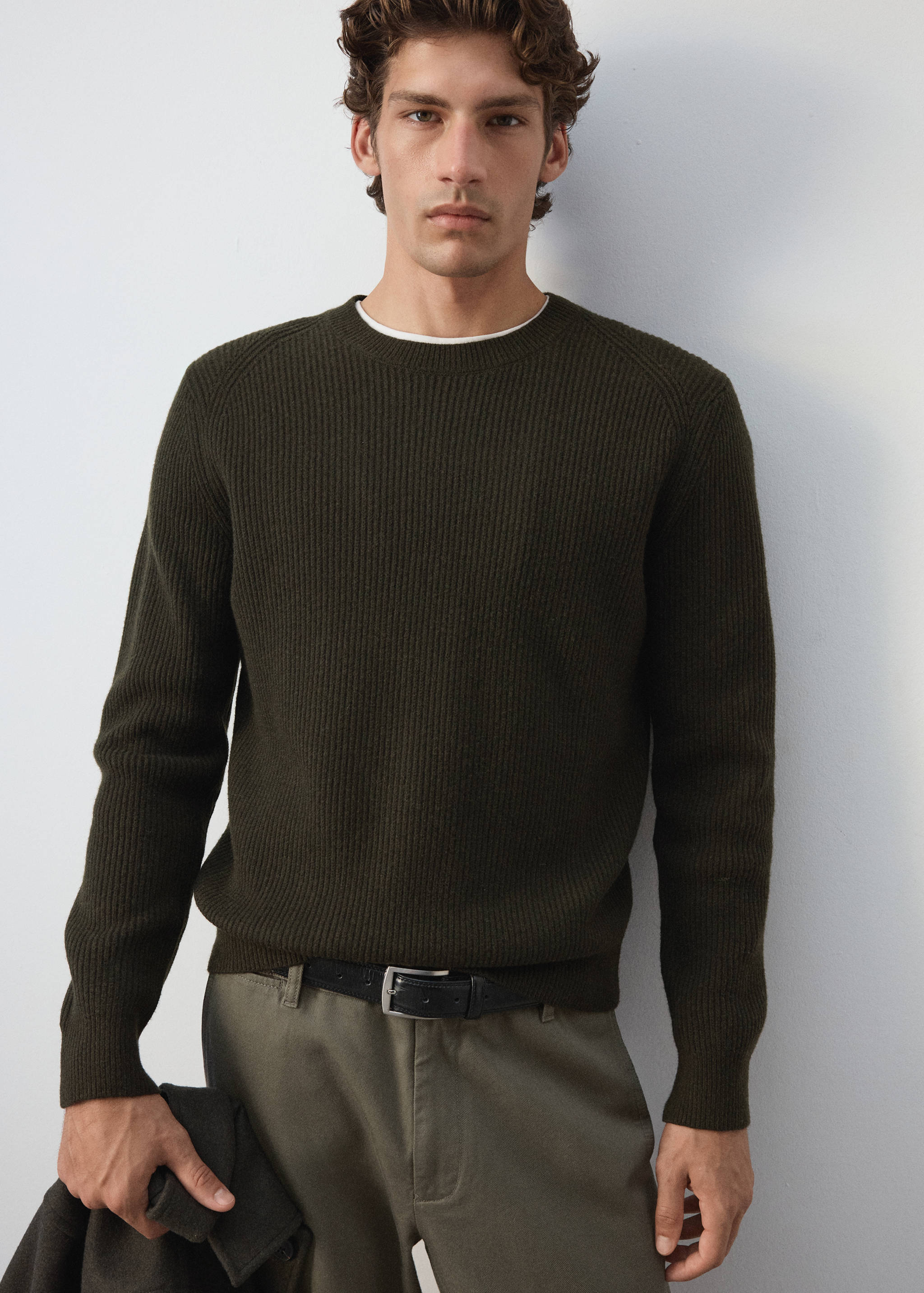 Knitted ribbed sweater - Details of the article 1