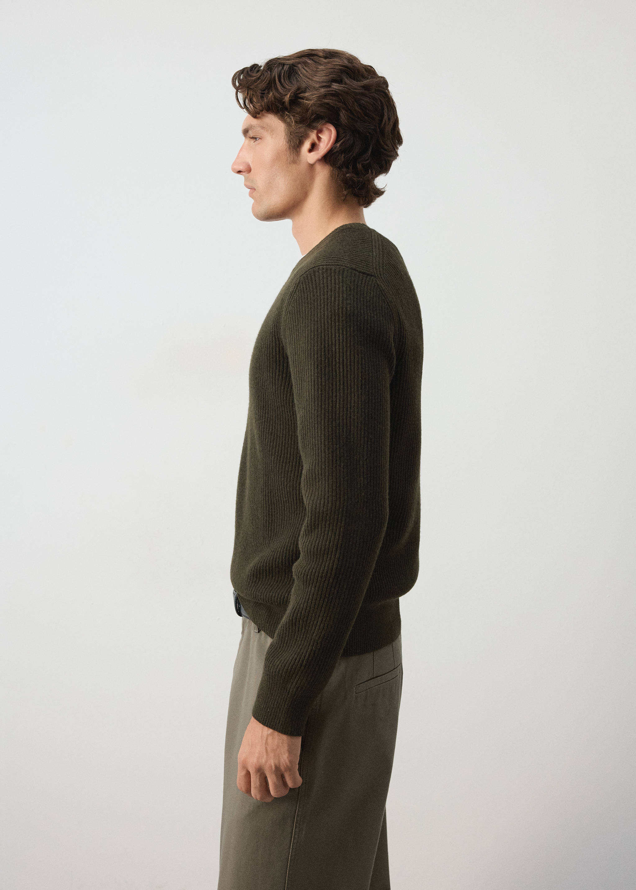Knitted ribbed sweater - Details of the article 2