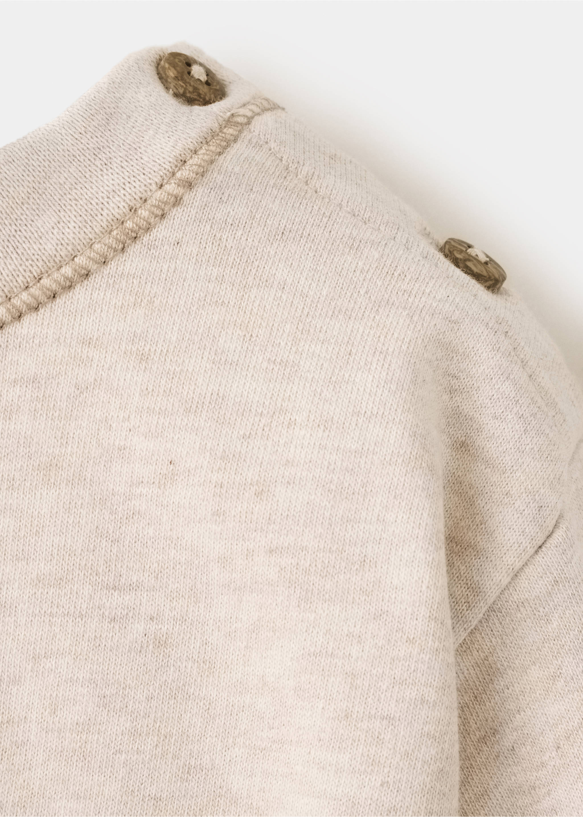 Kids' beige marled sweatshirt shoulder detail with wooden buttons, Beige. Ref: 37017927-00.