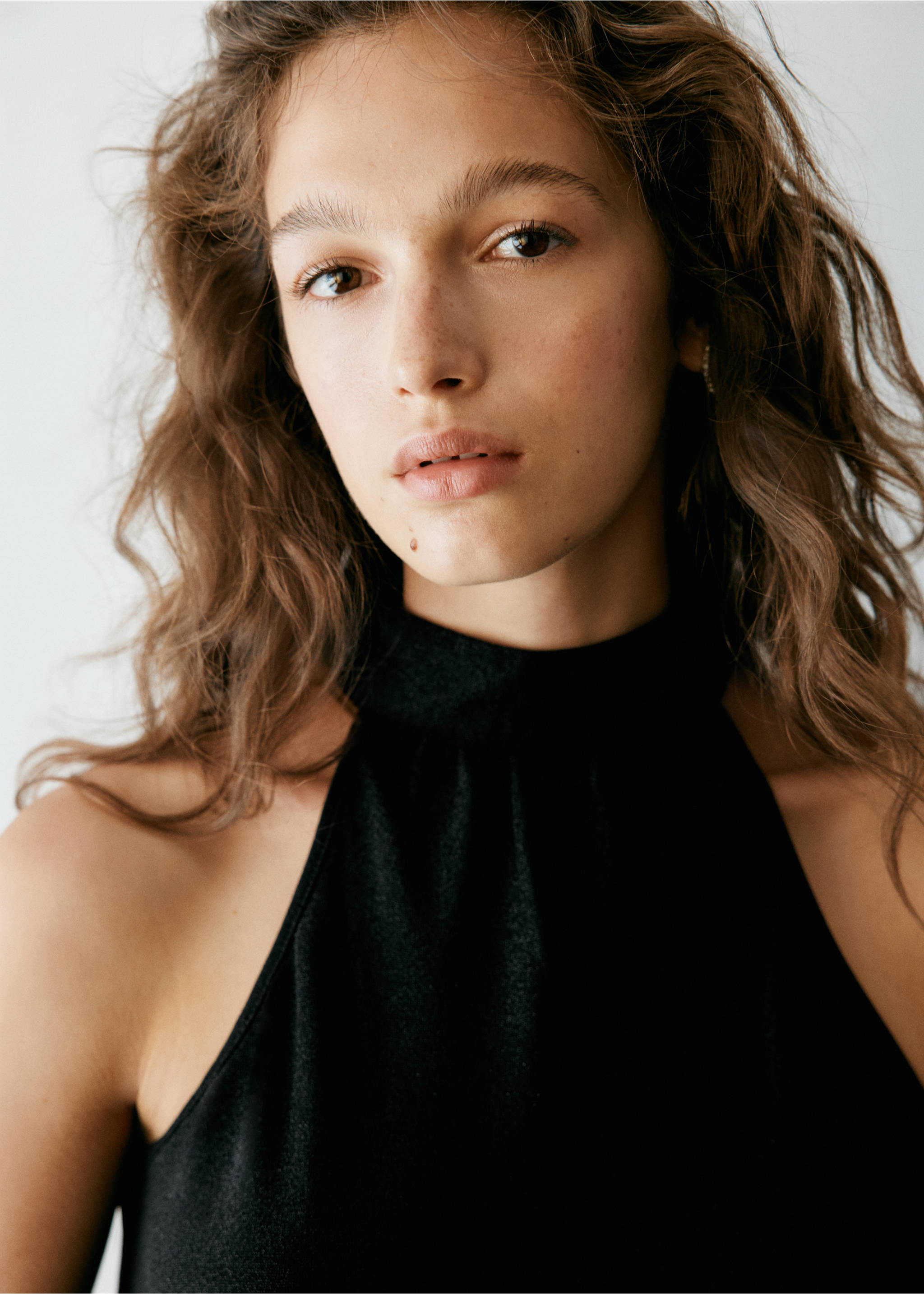 Asymmetrisches Neckholder-Top - Detail des Artikels 1, Schwarz. Ref: 37017932-00.