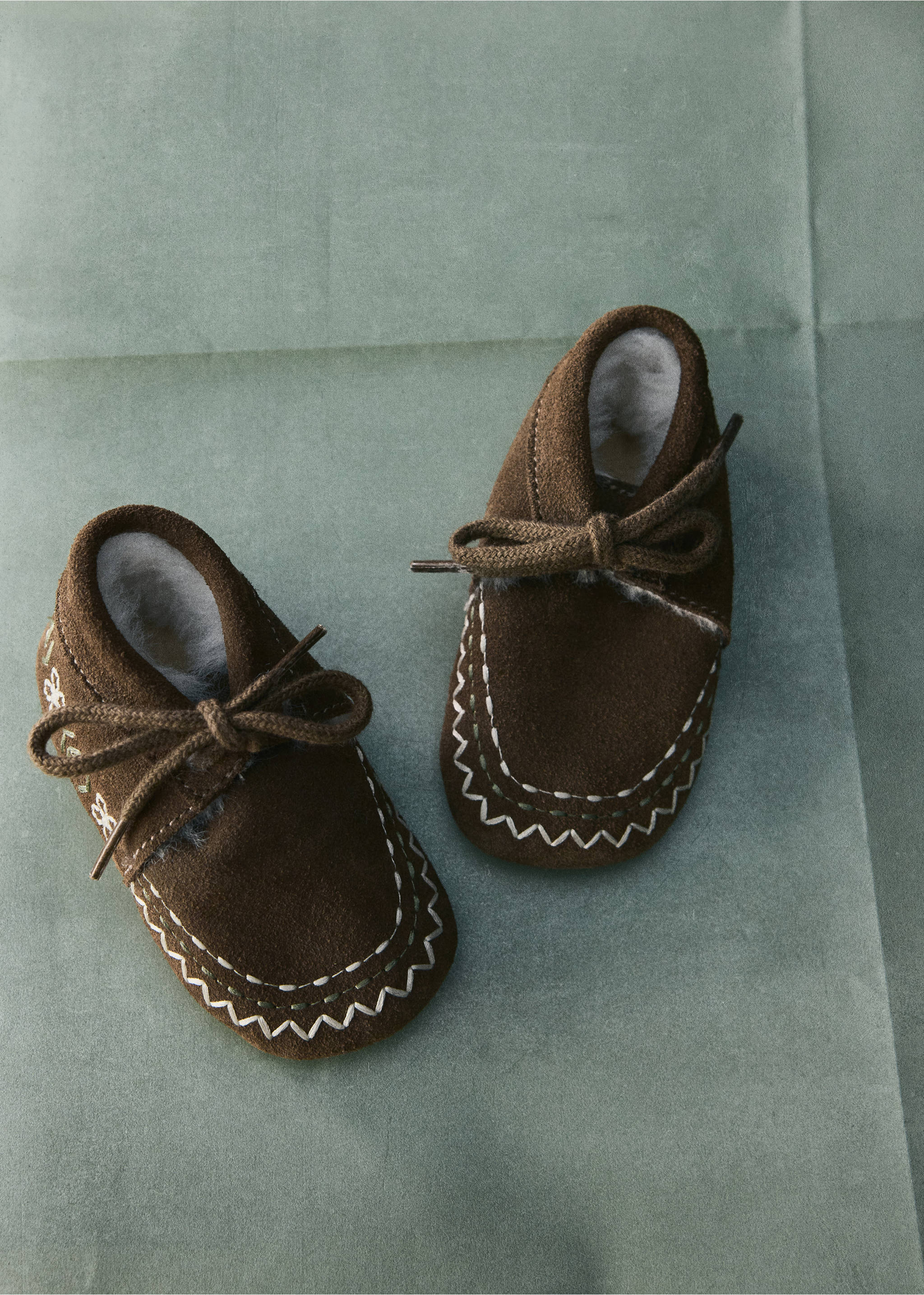 Embroidered split suede boots - Details of the article 5, Medium Brown. Ref: 37017938-00.