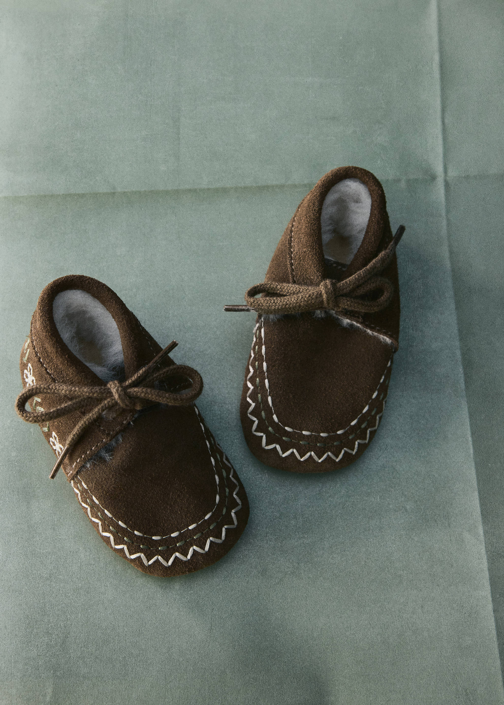Embroidered split suede boots - Details of the article 5