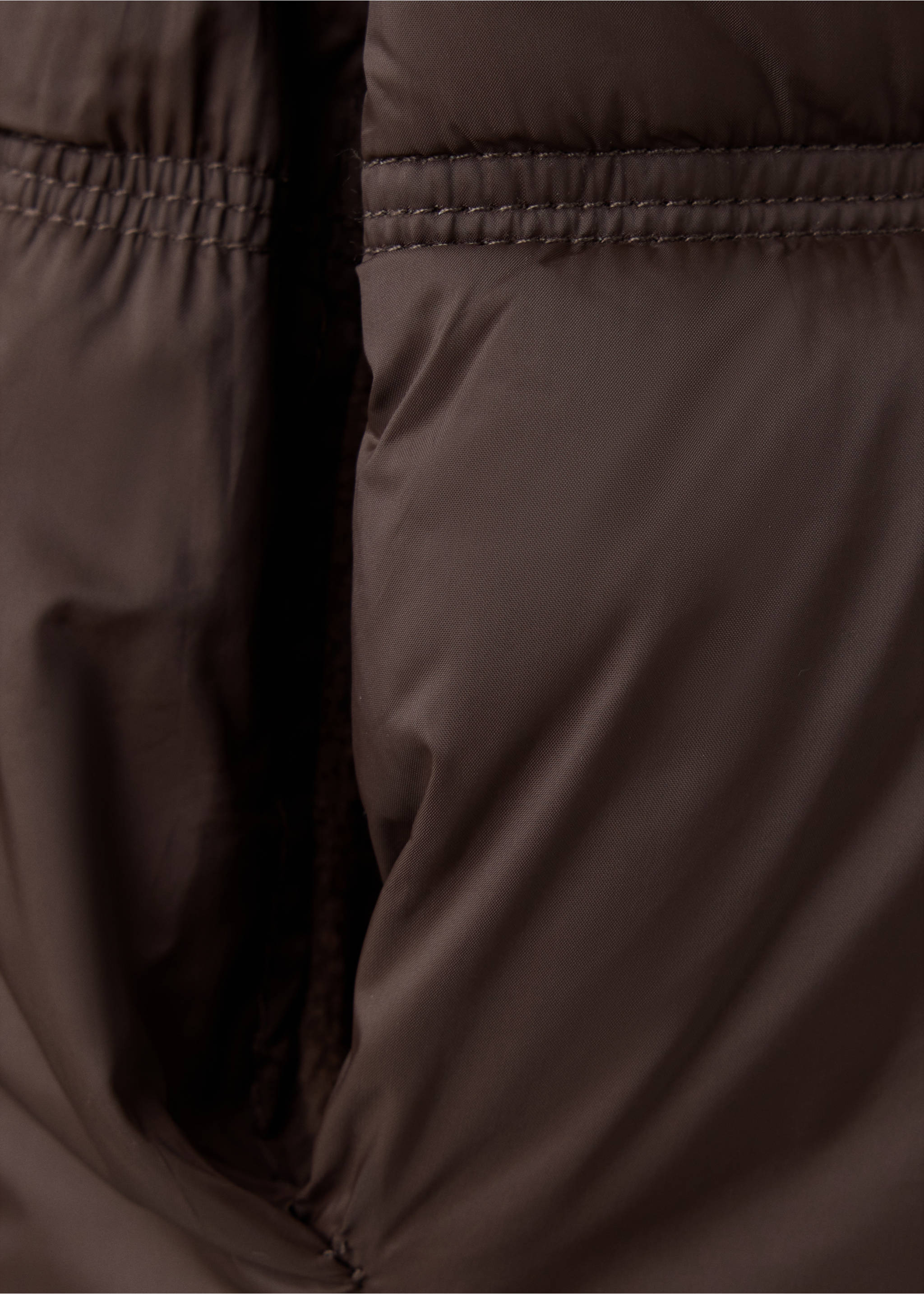 Brown anorak fabric detail, showing the quilted synthetic texture., Chocolate. Ref: 37018265-00.
