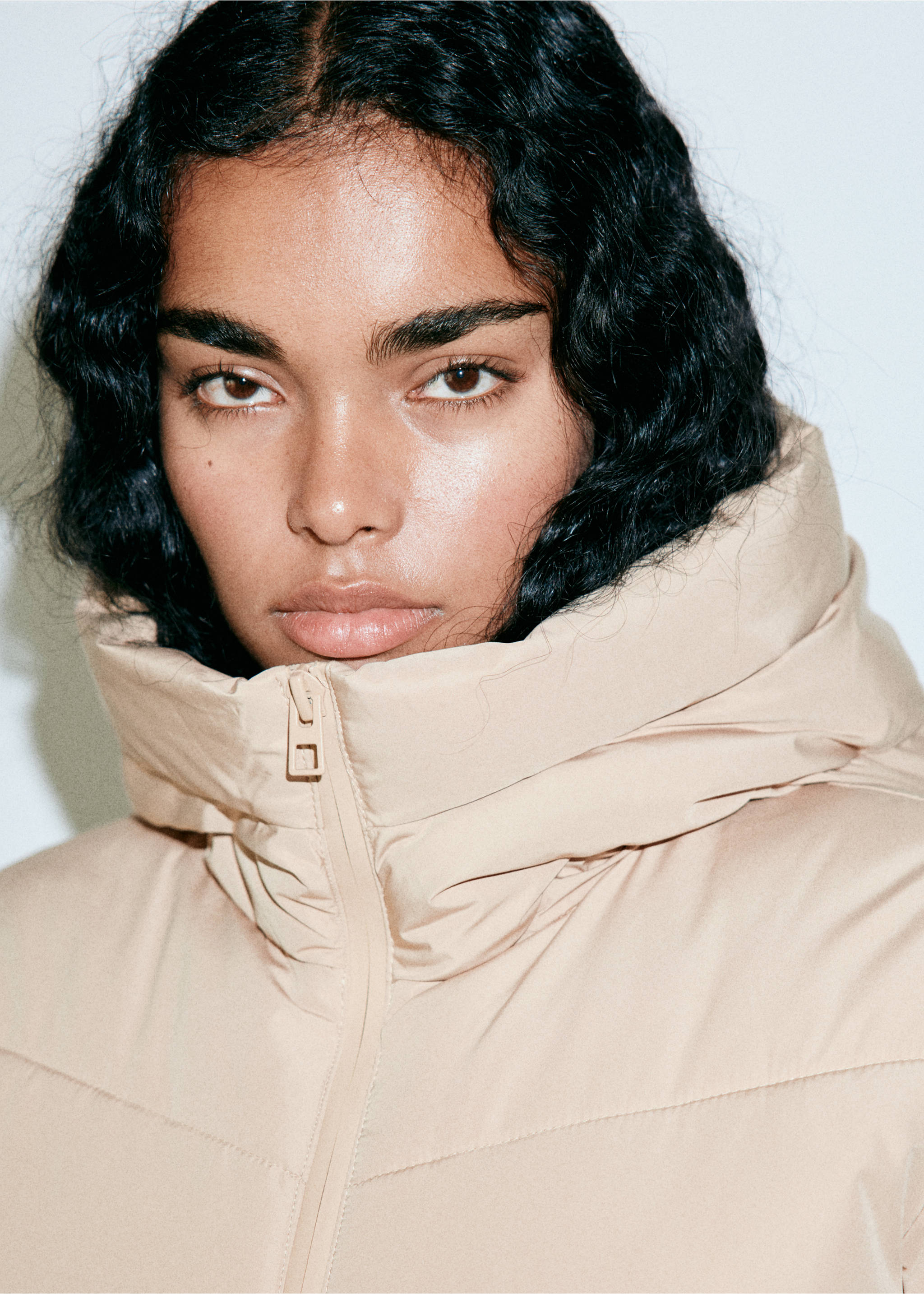 PUFFER COAT TOKYO - Details of the article 4, Beige. Ref: 37018268-00.