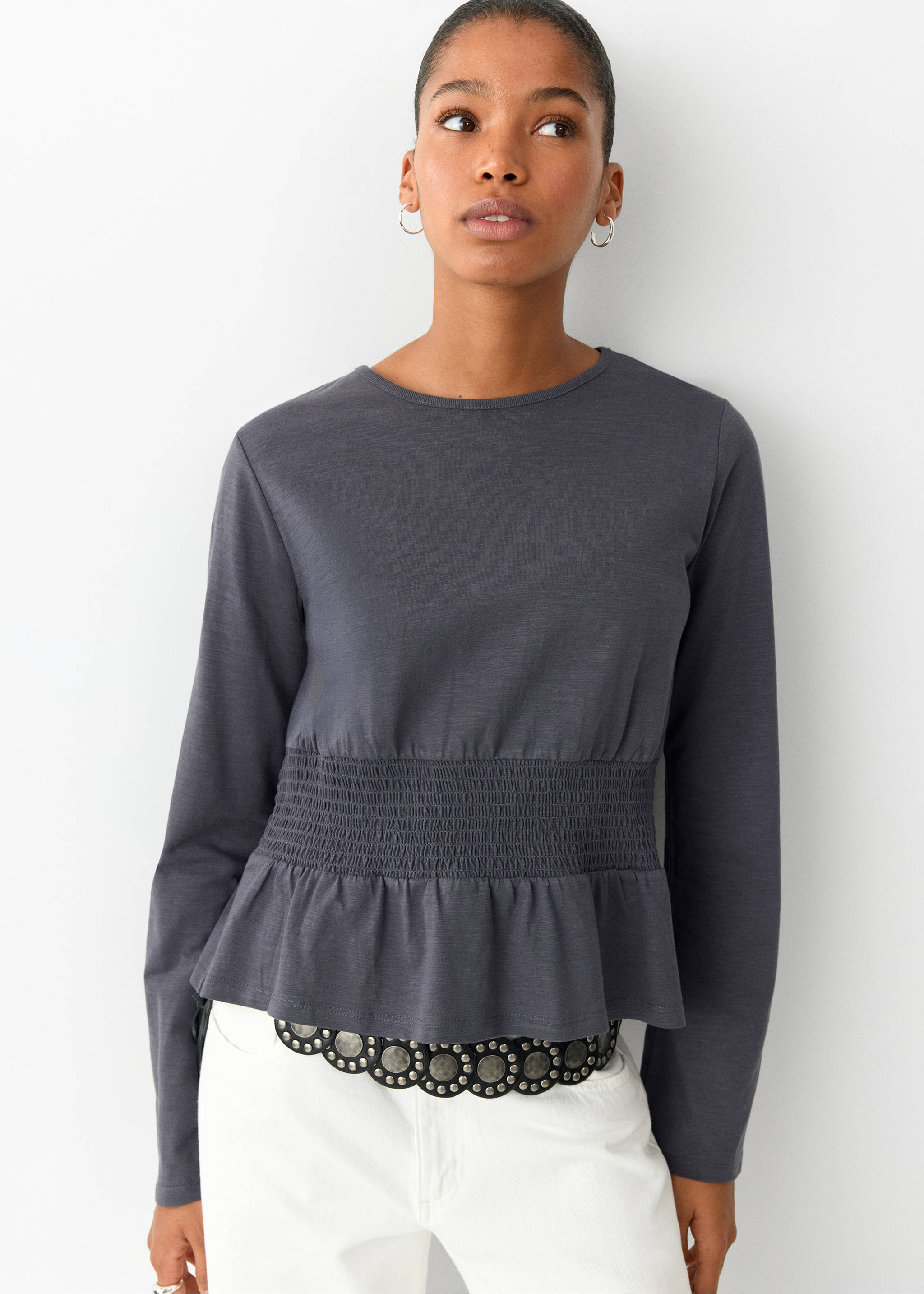 Camiseta de manga larga en gris oscuro con cintura ab nifidada y bajo de tipo peplum., Gris antracita. Ref: 37018283-00.