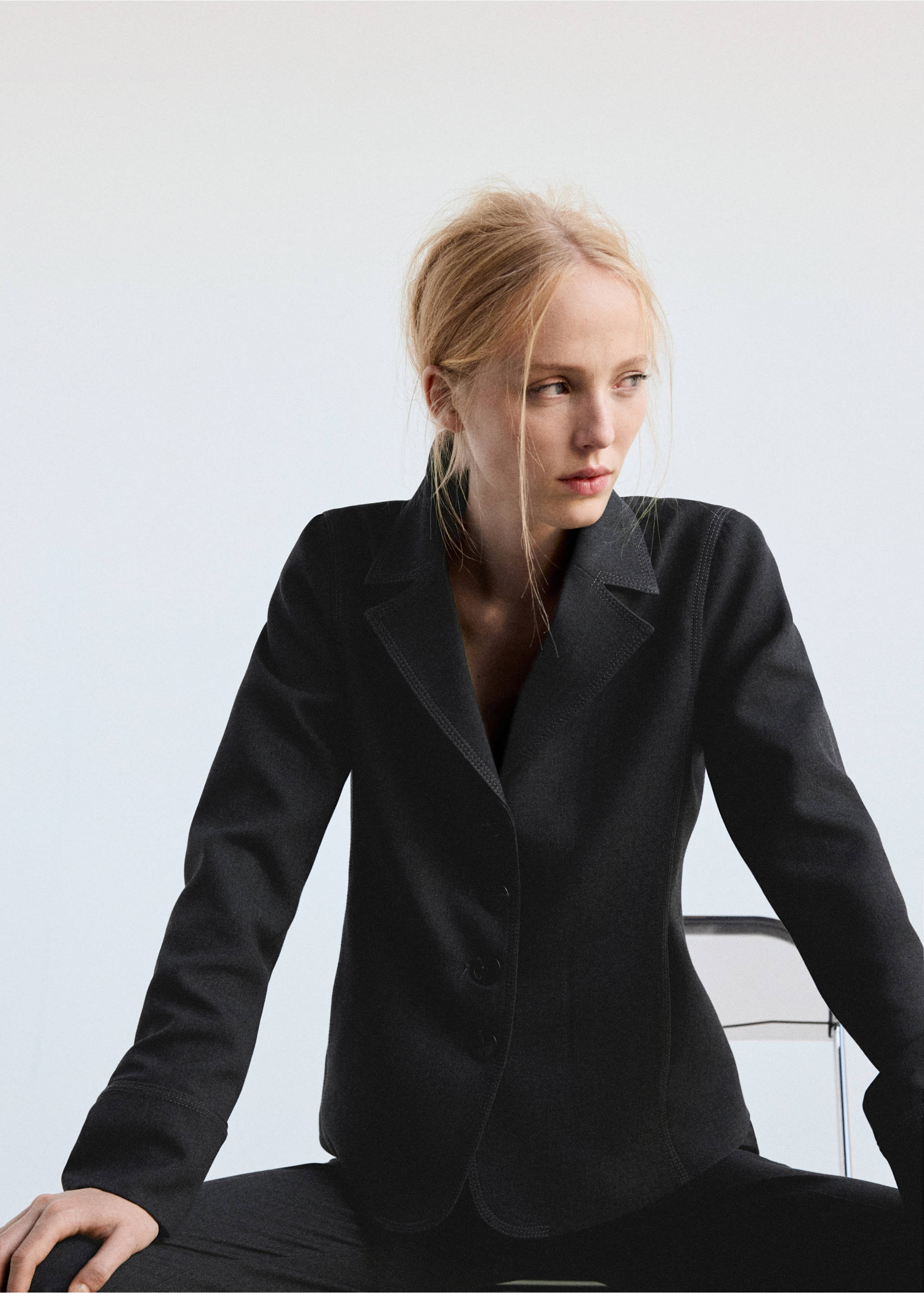 Dark grey tailored blazer with notched lapels and button fastening., Grey. Ref: 37018290-00.