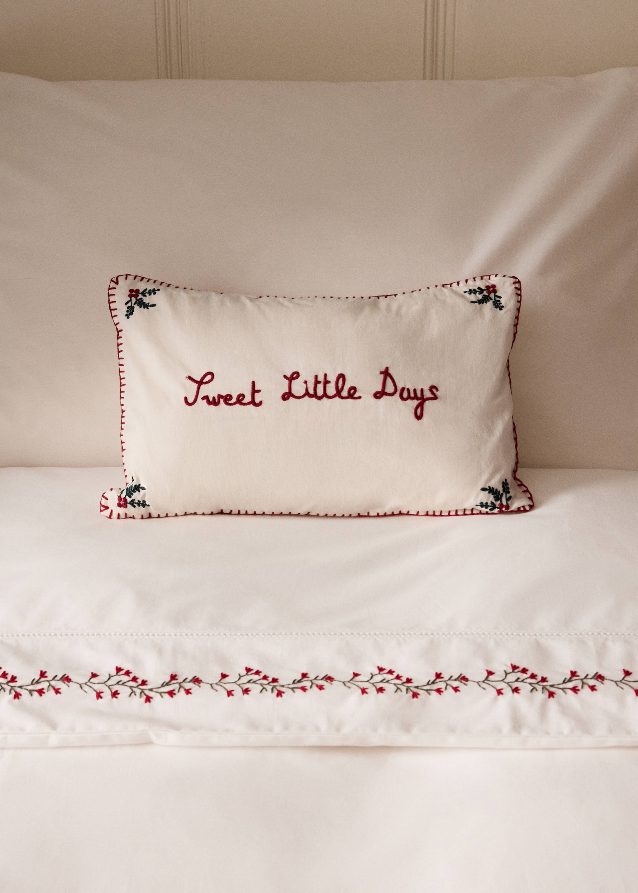 Embroidered Christmas cushion 28 x 20 cm - General plane