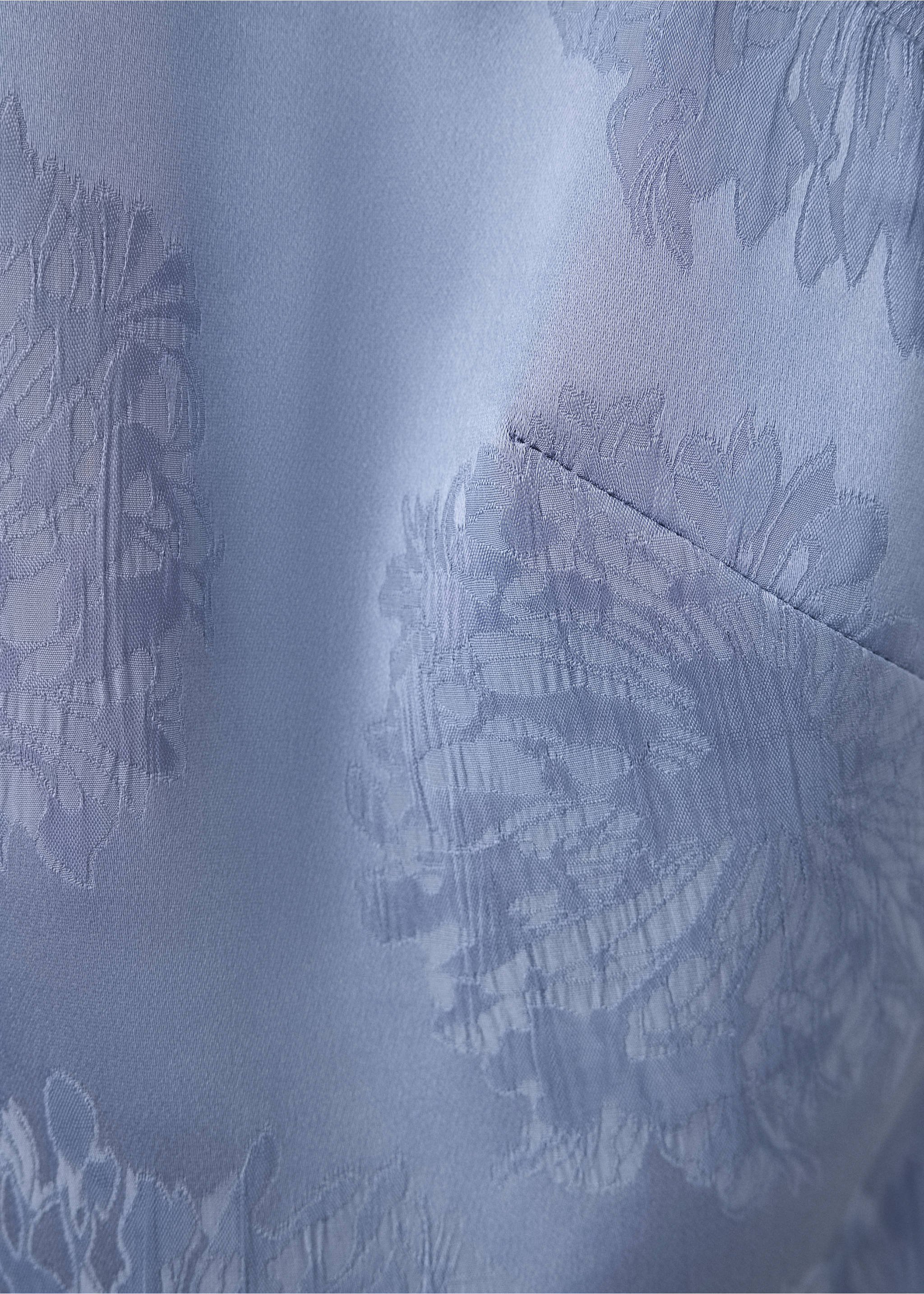 Primer plano del tejido de una blusa azul claro con motivo de jacquard floral., Azul. Ref: 37019128-00.