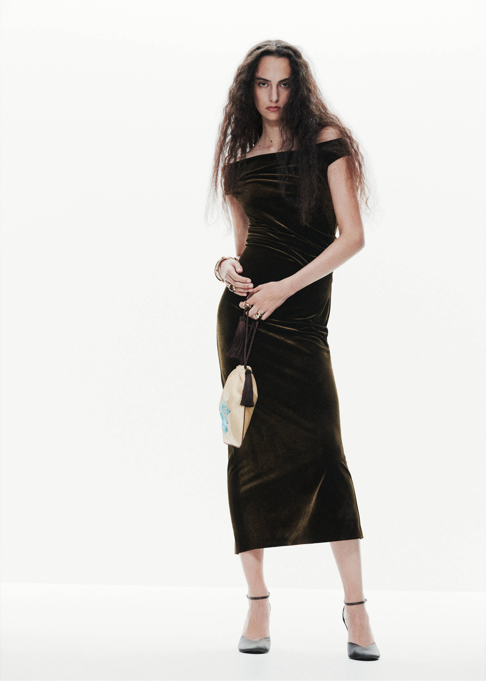 Dark olive green velvet midi dress with an off-the-shoulder neckline., Olive Green. Ref: 37019135-00.