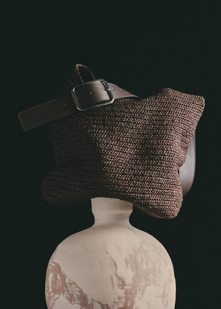 Natural fibre shopper bag with buckle detail — Chocolate