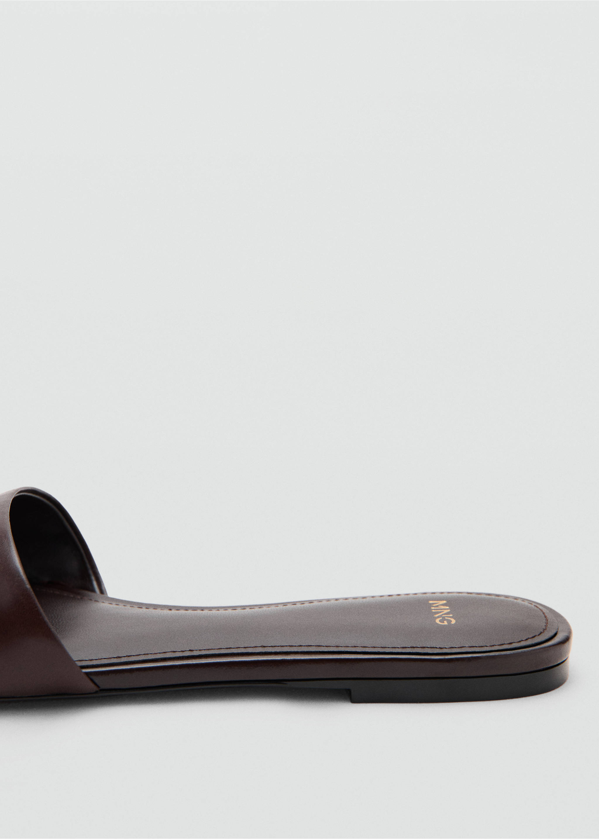 Кожаные сандалии на плоской подошве - Деталь изделия 1, Шоколадный. Ref: 37021333-00.