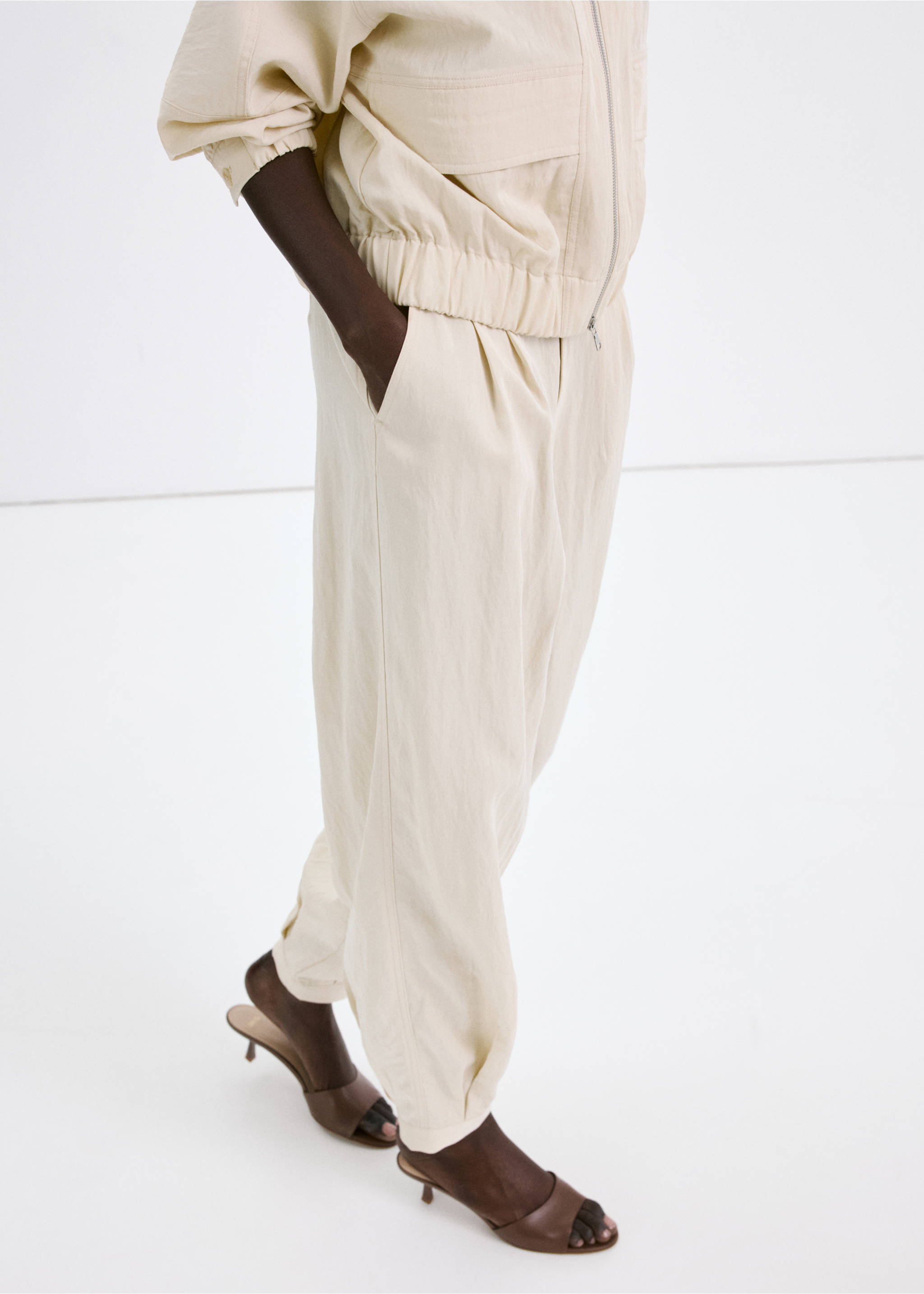 Heel non-structured sandals - Details of the article 9, Chocolate. Ref: 37021334-00.