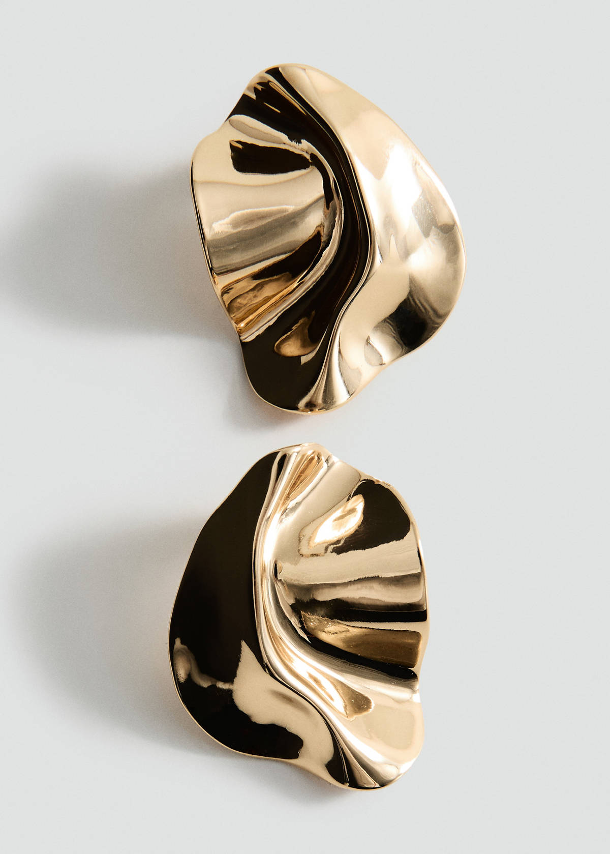 Textured-relief earrings — Gold