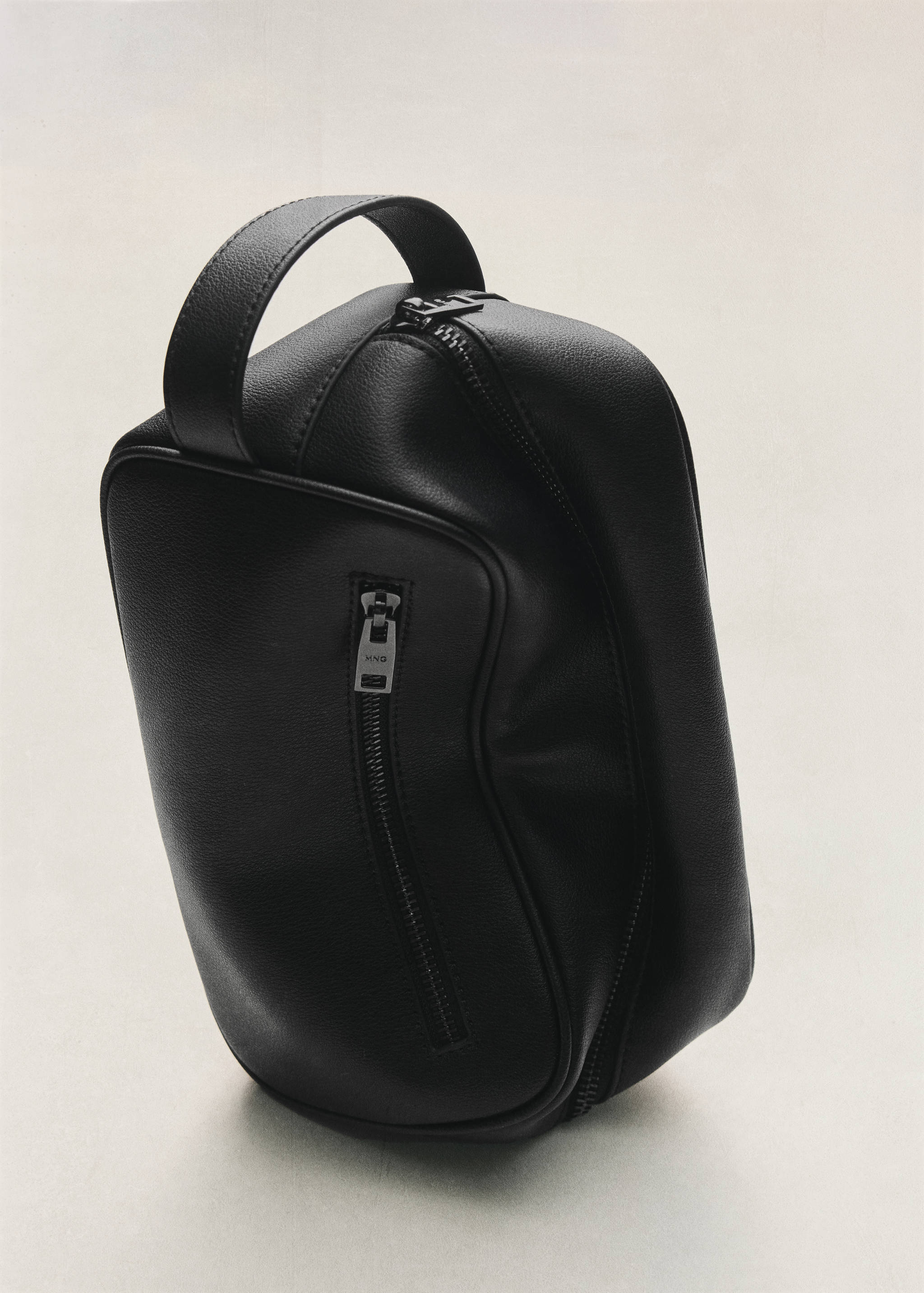 Zipped leather cosmetic bag - Details of the article 6