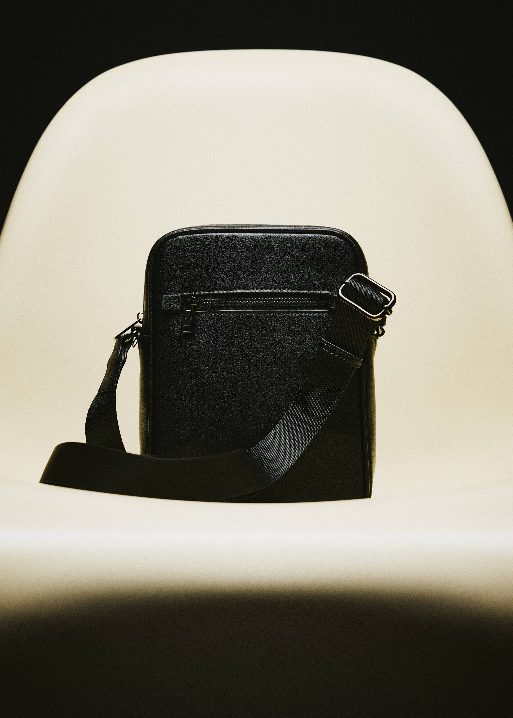 Zipper leather bag - Details of the article 5