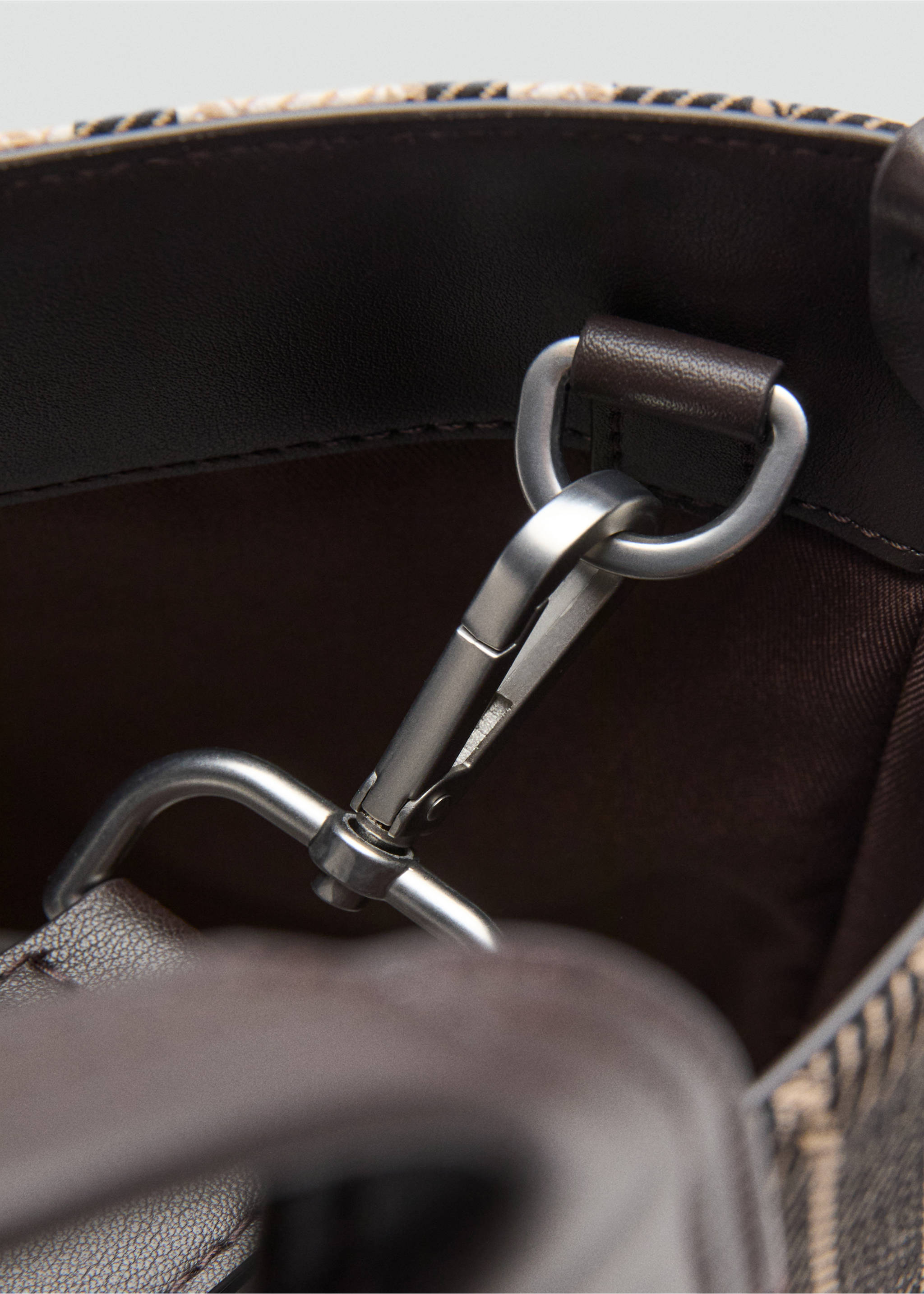Tasche stripes - Detail des Artikels 2, Braun. Ref: 37021358-00.