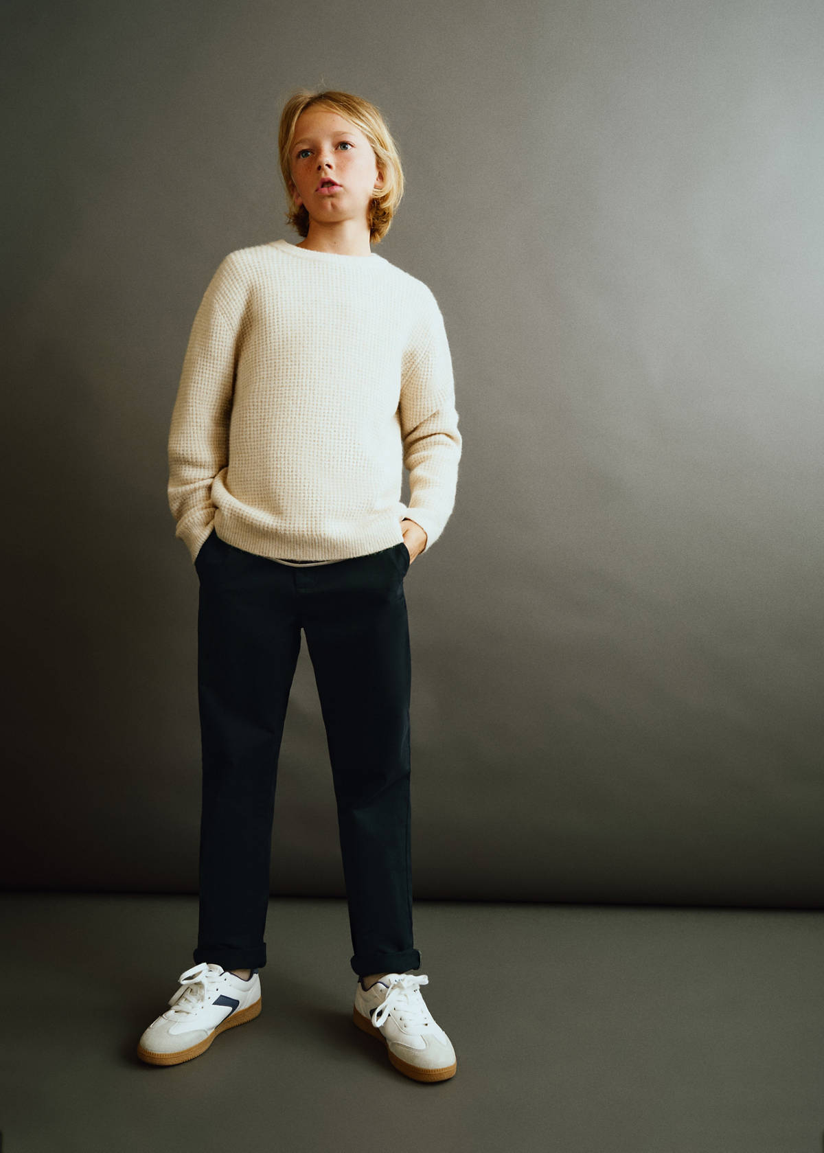 Chino trousers with turn-up hem — Navy