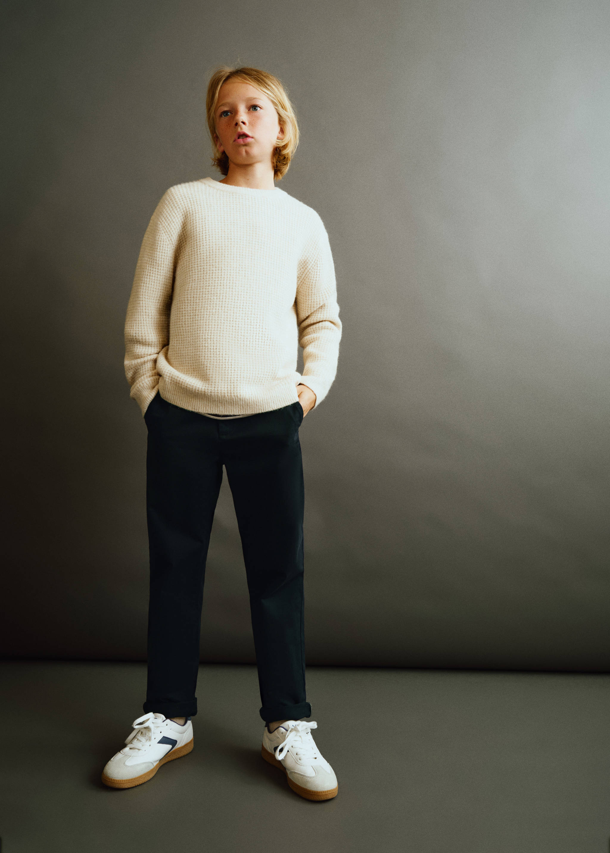 Chino trousers with turn-up hem - General plane