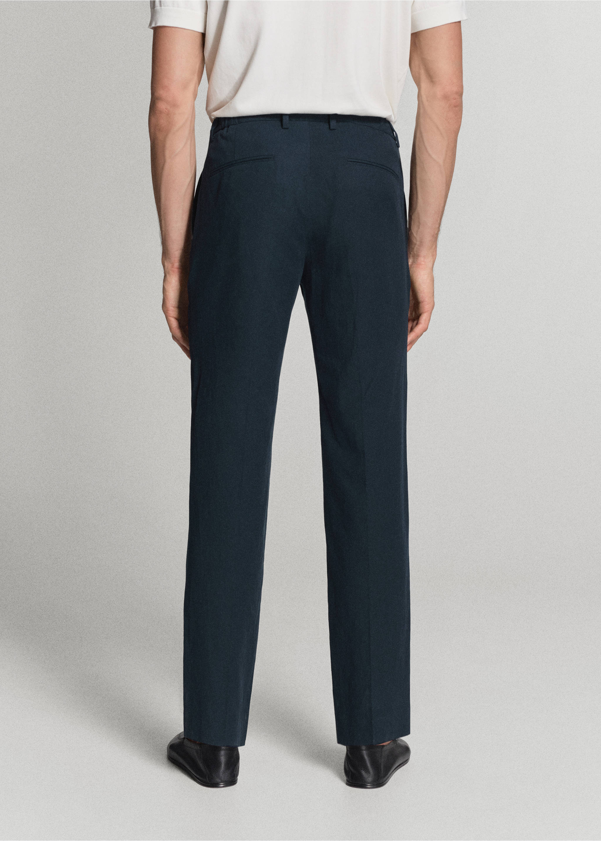 Pantalon slim-fit mélange de lin lyocell - Verso de l’article, Bleu marine. Ref: 37021369-01.