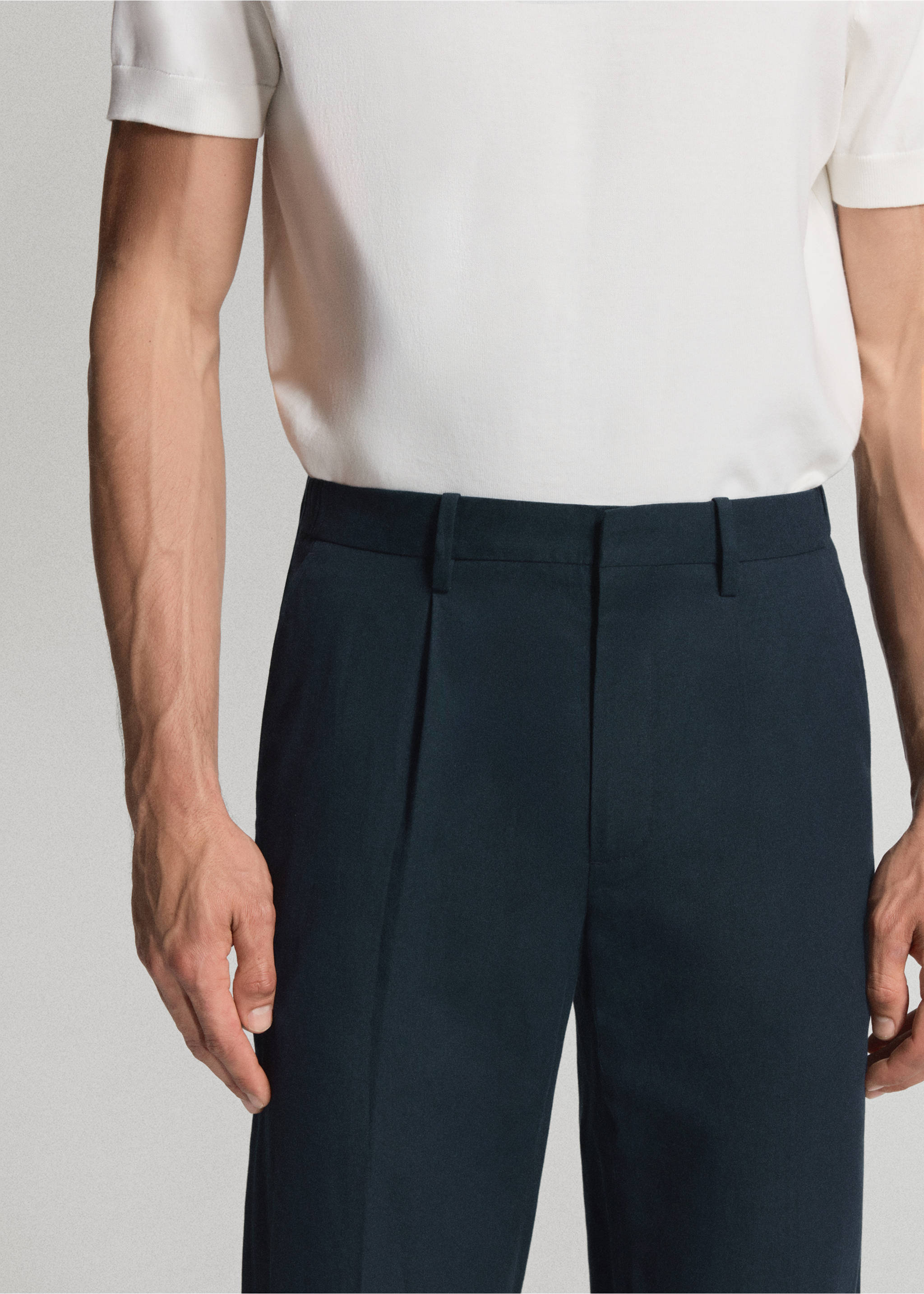 Pantalon slim-fit mélange de lin lyocell - Détail de l'article 1, Bleu marine. Ref: 37021369-01.