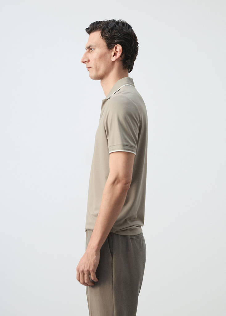 Plain polo with contrast details — Ivory White