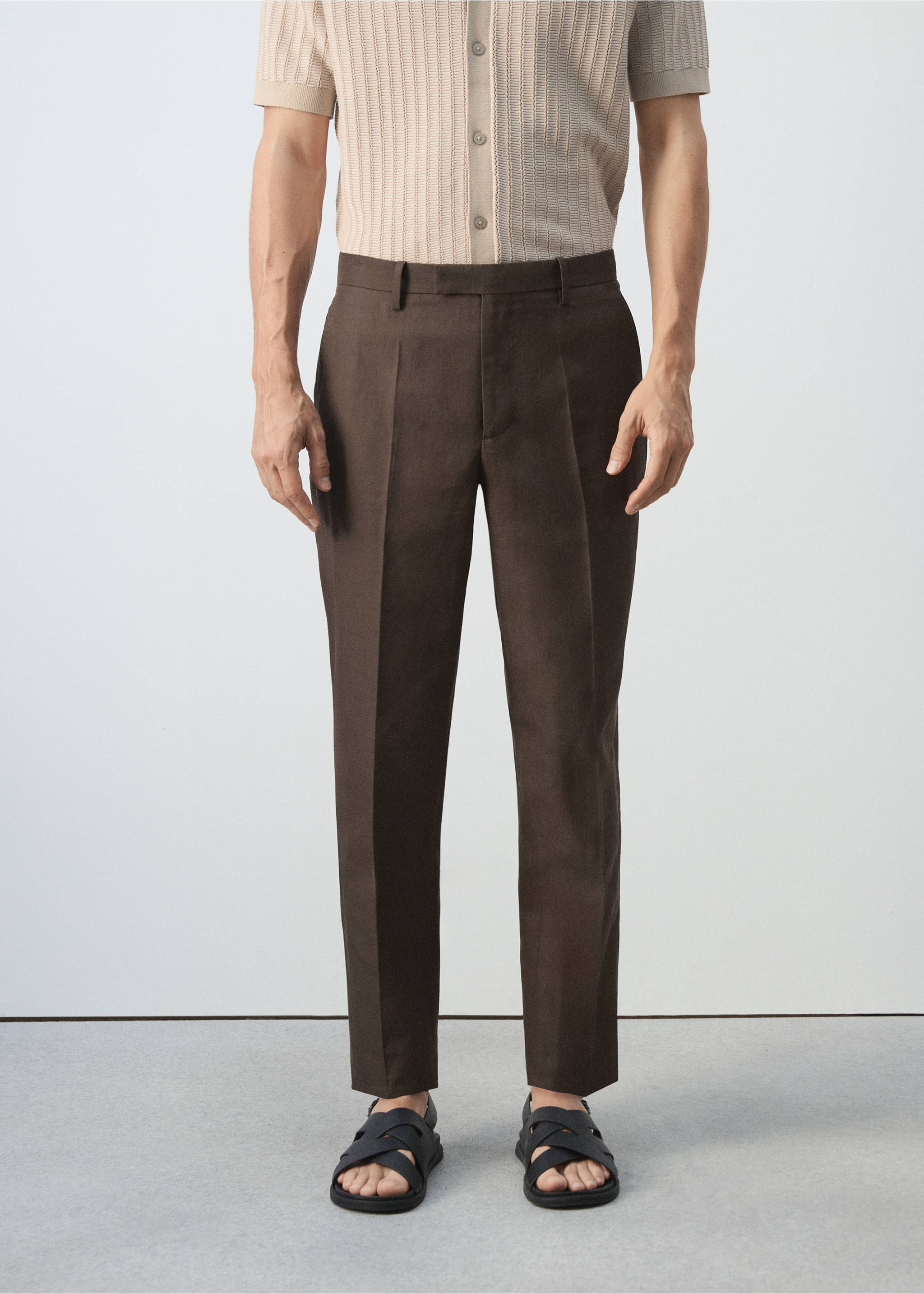 Pantalón traje mezcla lino lyocell - Plano medio, Marrón. Ref: 37021372-00.