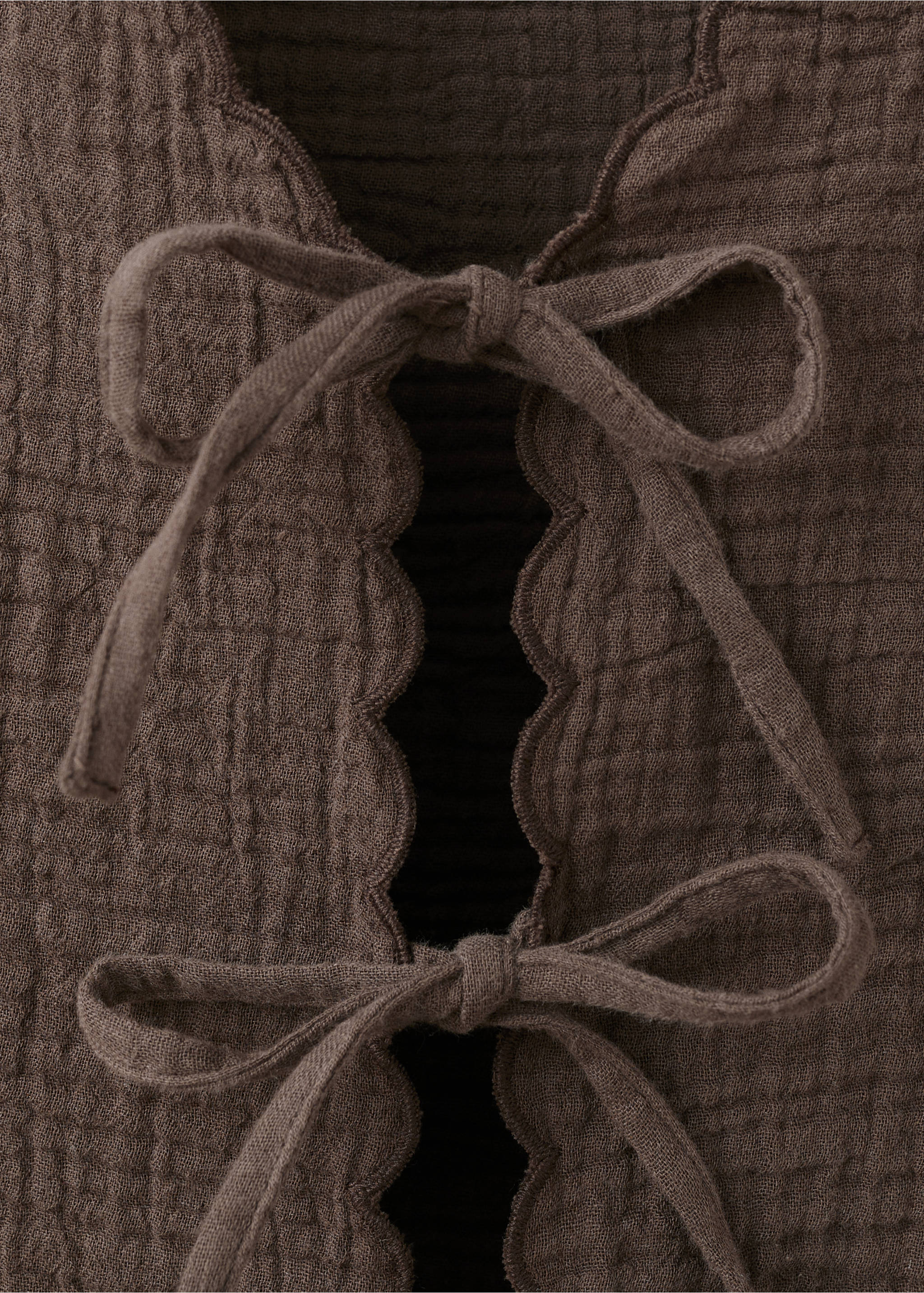 Double gauze top with ties - Details of the article 8, Chocolate. Ref: 37021374-00.