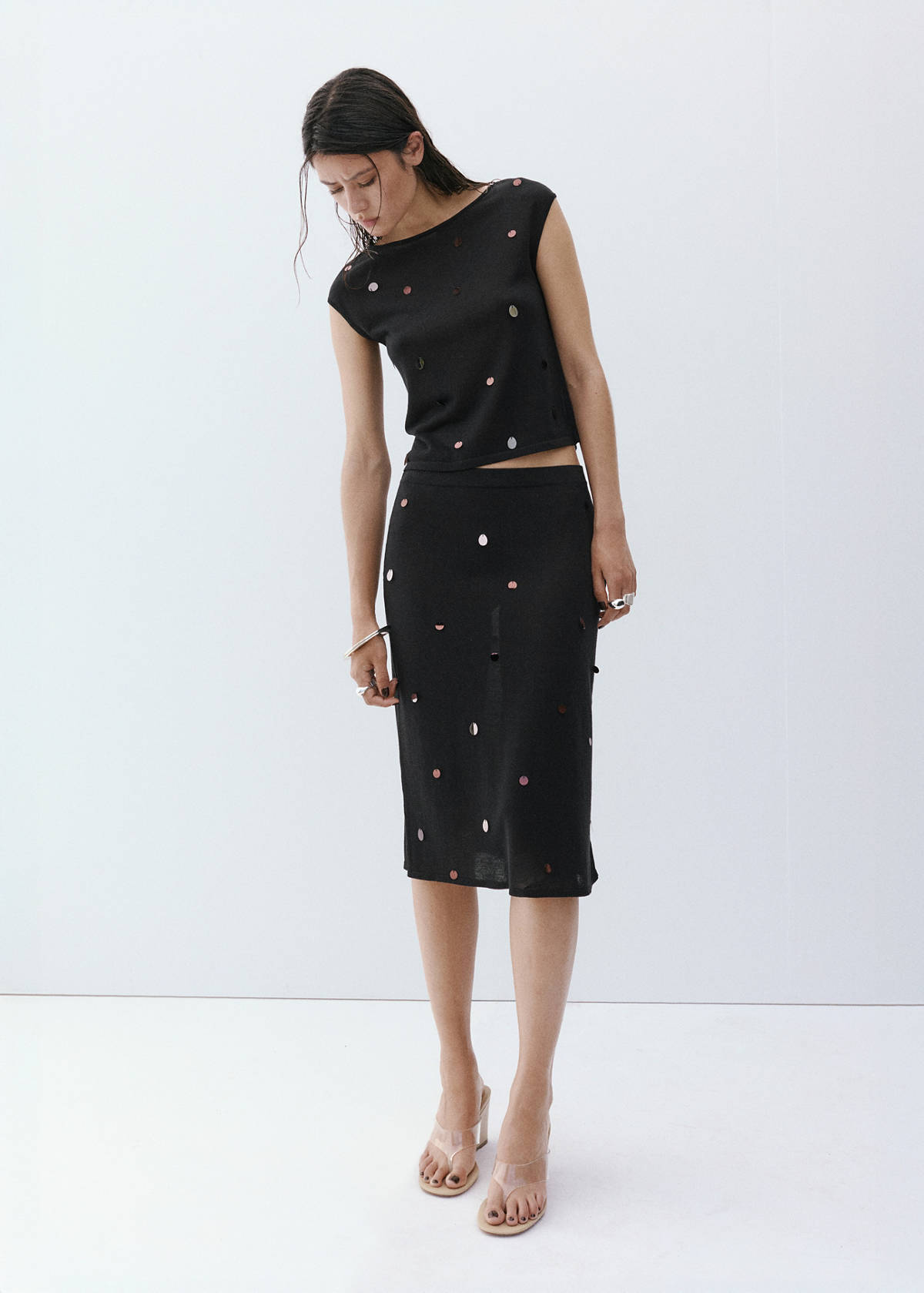 Short-sleeve sequin top — Black