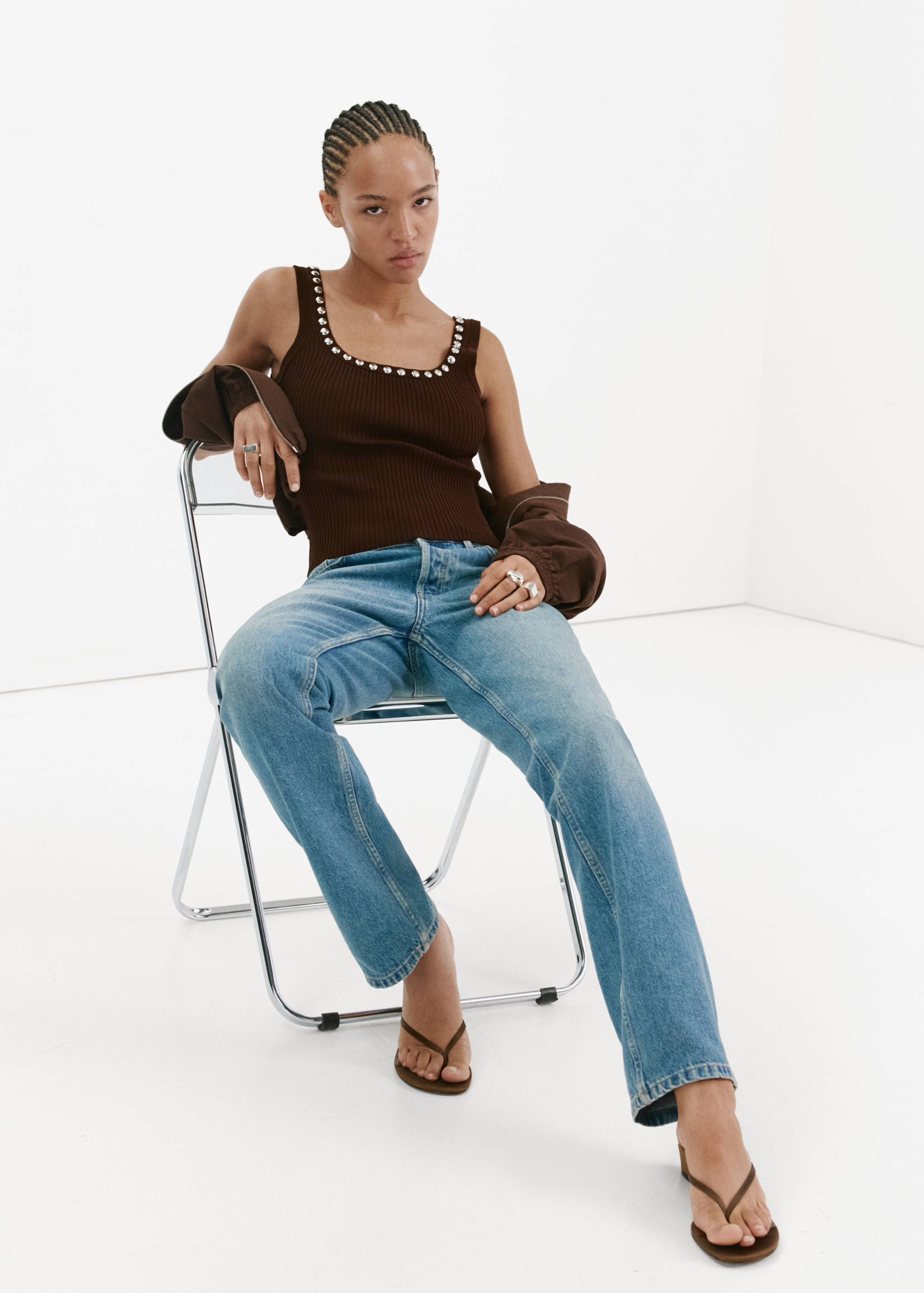 Ribbed top with studs - General plane