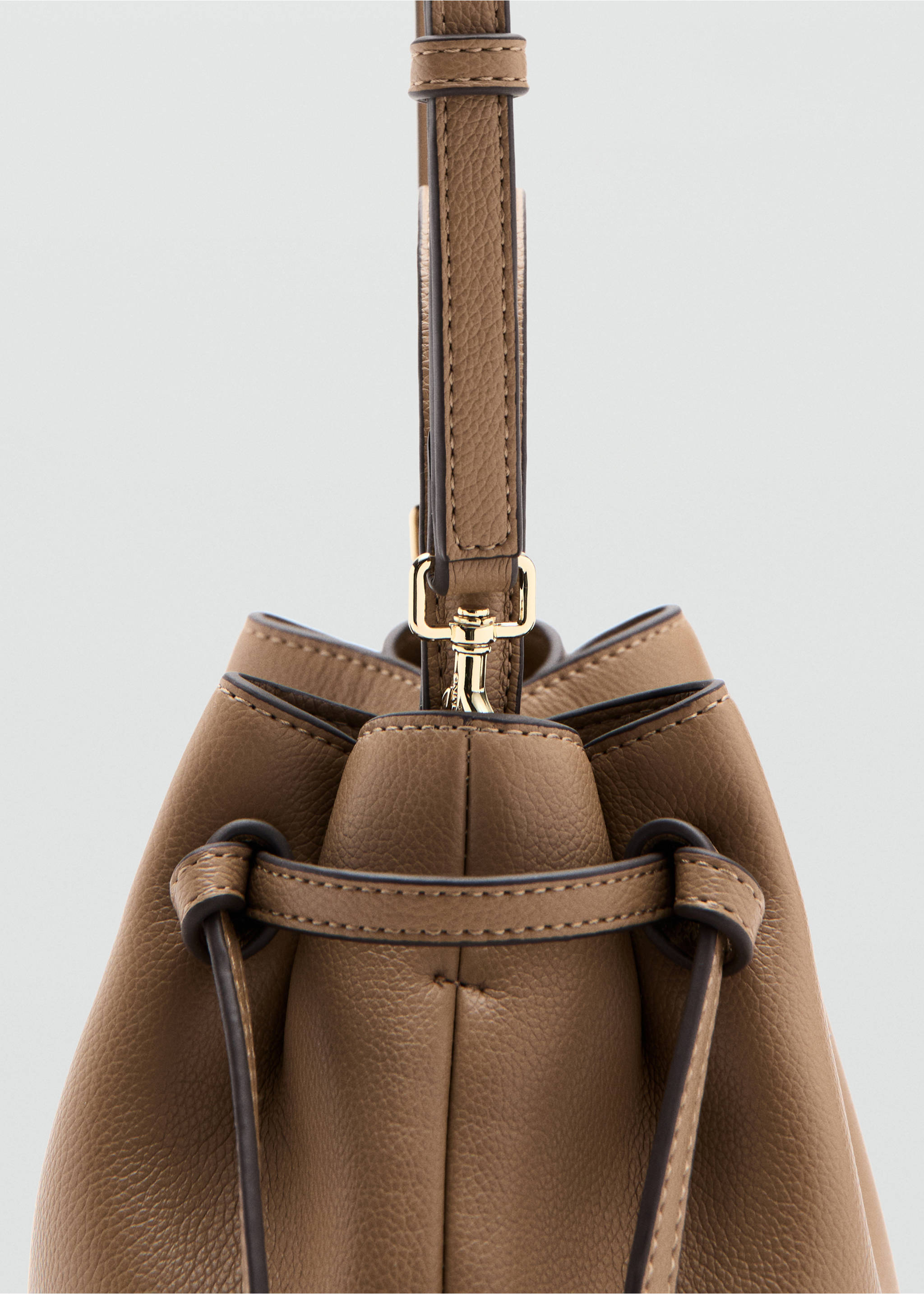 Bolso bucket efecto piel - Detalle del artículo 1, Marrón medio. Ref: 37021389-00.