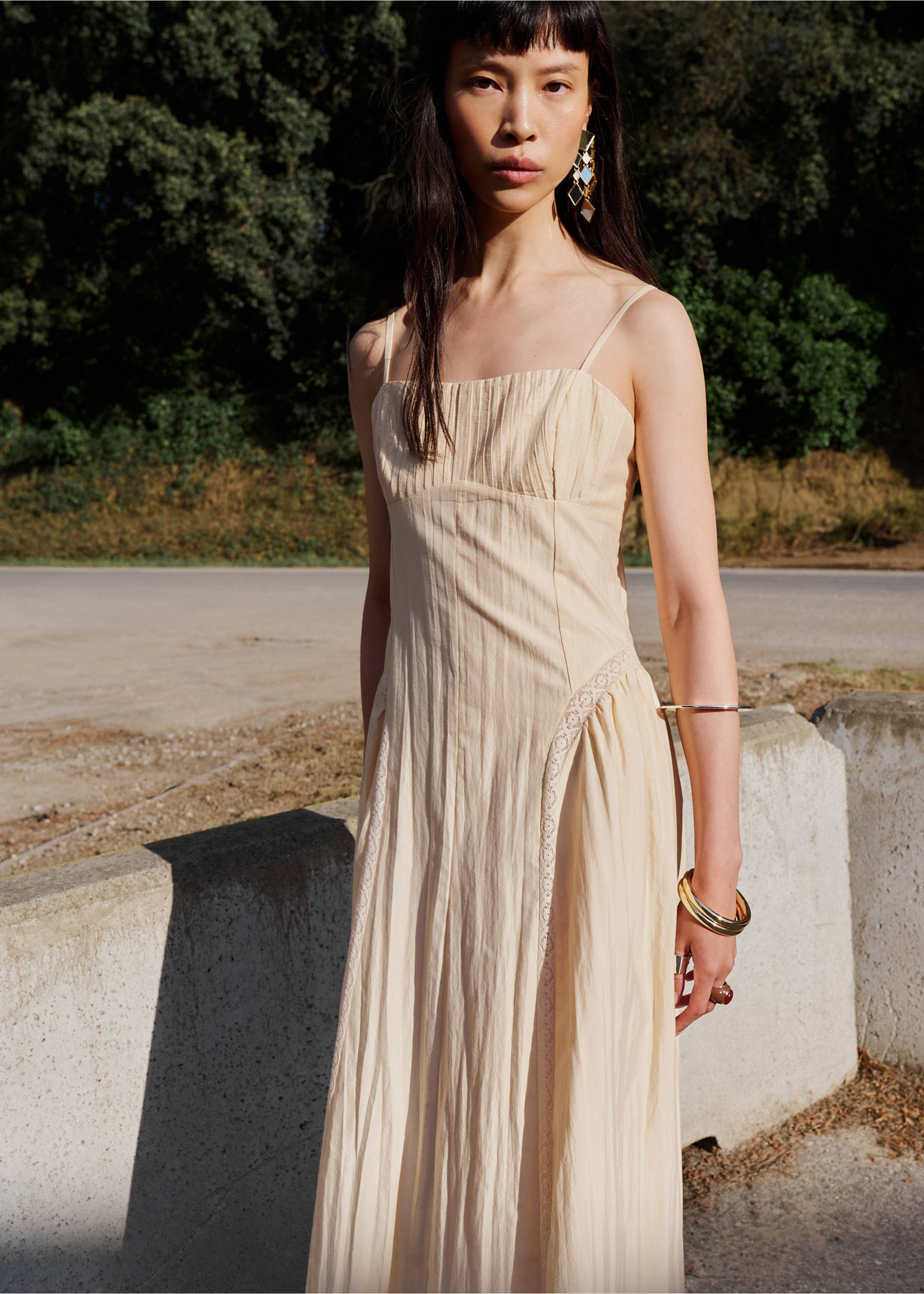Robe zadie - Plan moyen, Sable. Ref: 37021396-00.