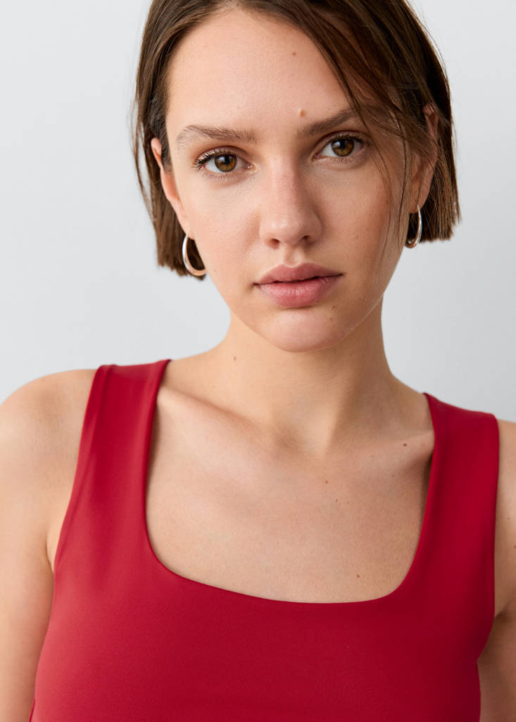 Square-neck strappy top — Red